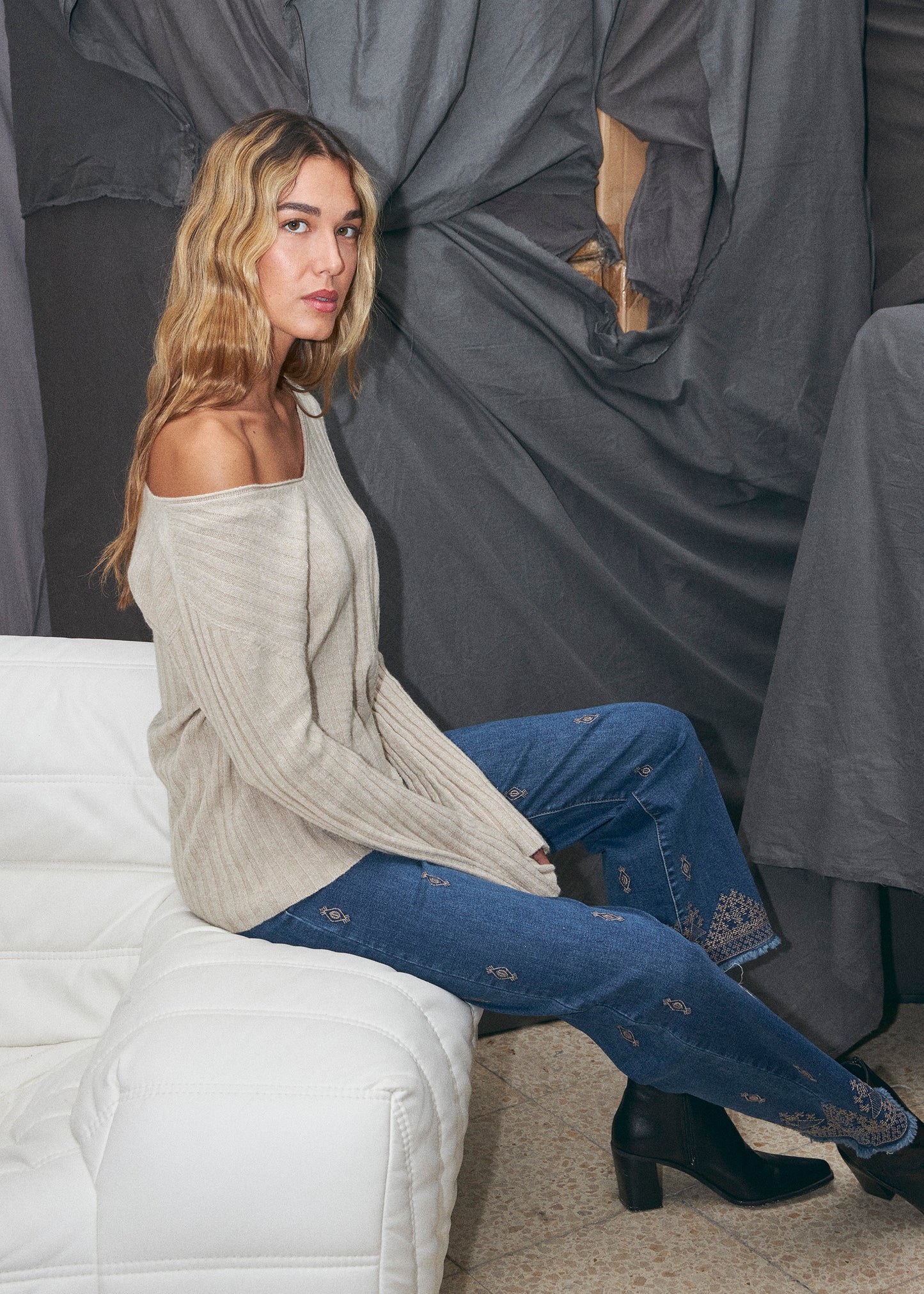 Seamless flared sleeve jersey