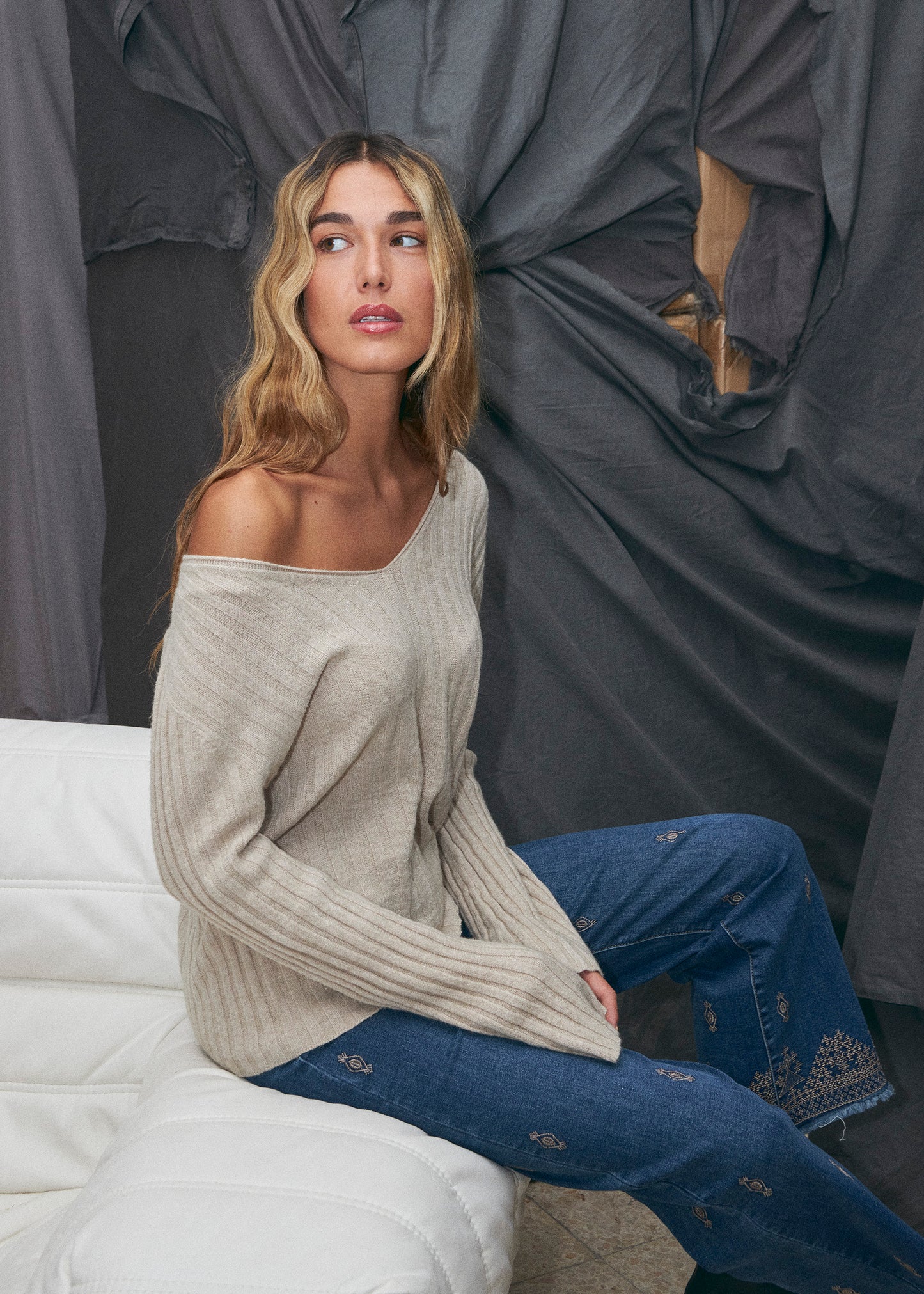 Seamless flared sleeve jersey