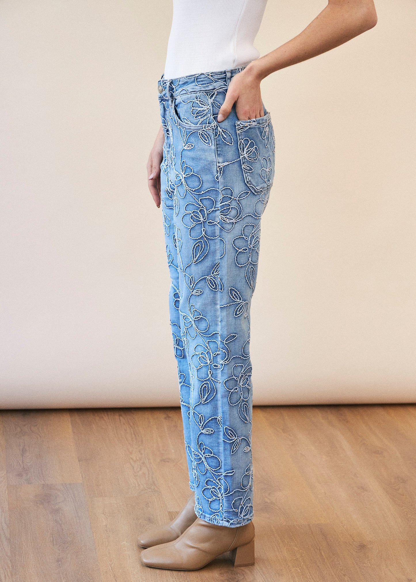 Jeans straight bordados
