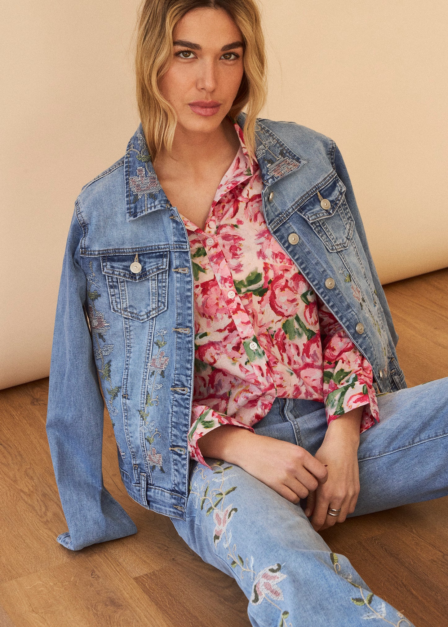 Cazadora denim bordados