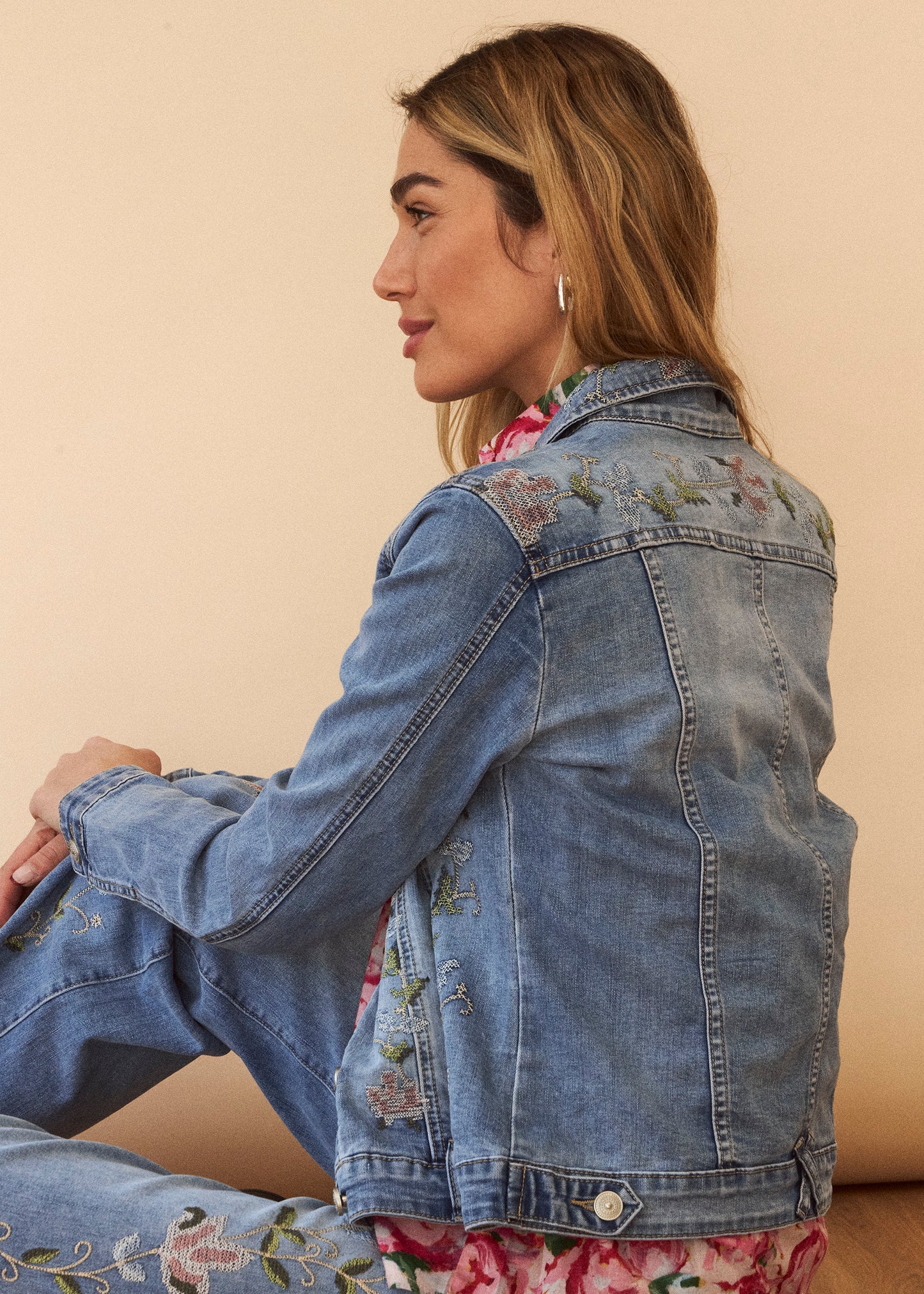 Cazadora denim bordados