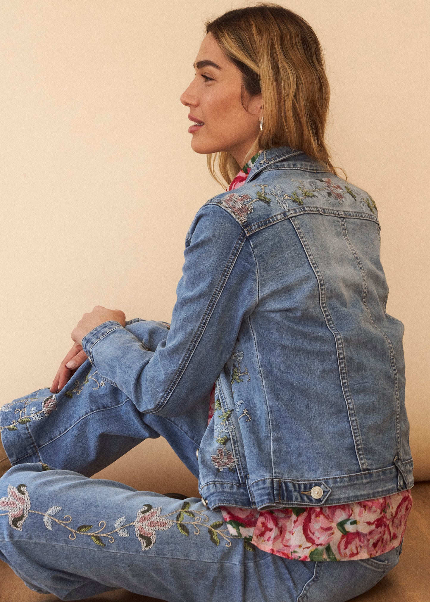 Cazadora denim bordados