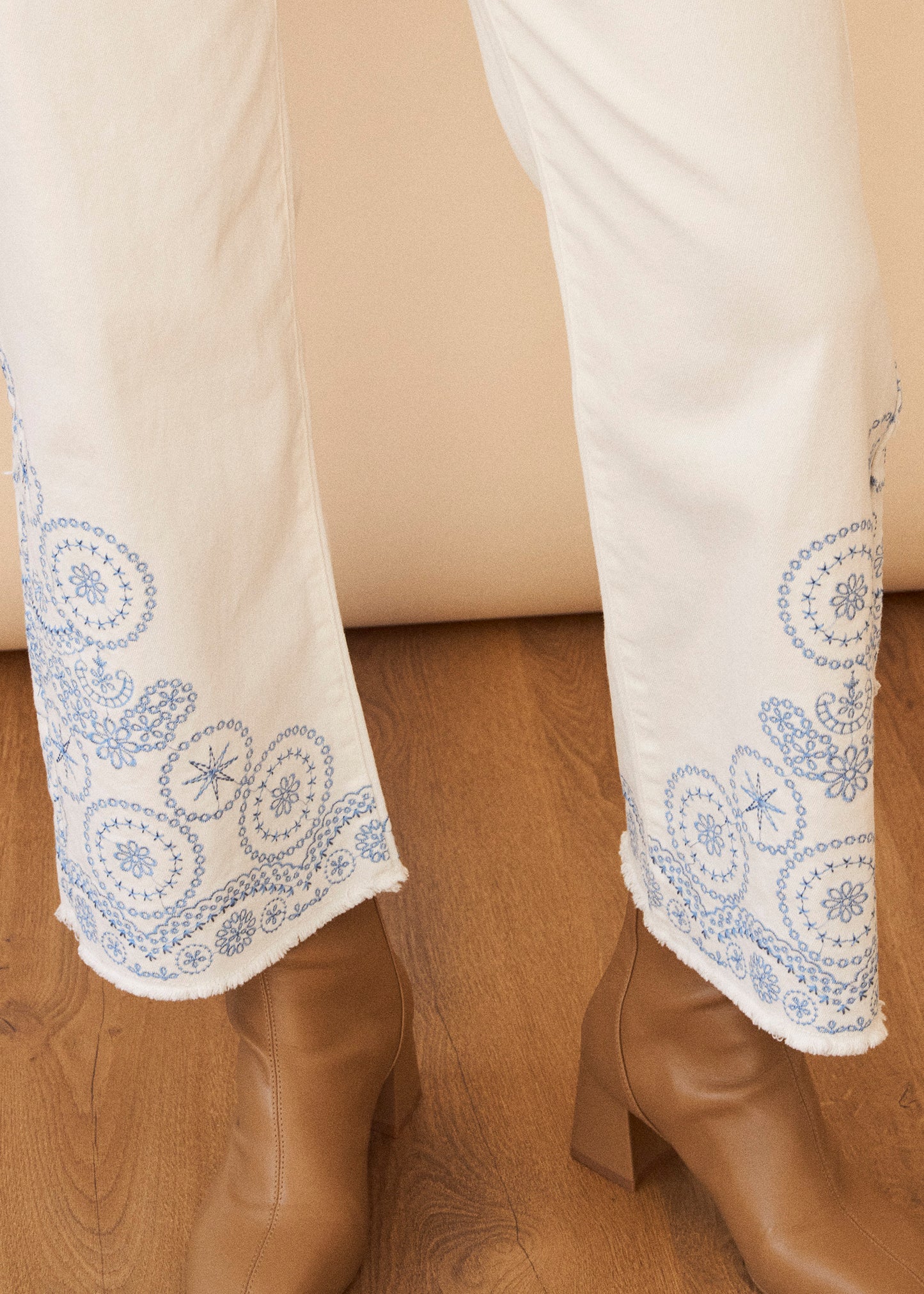 Jeans rectos bordados