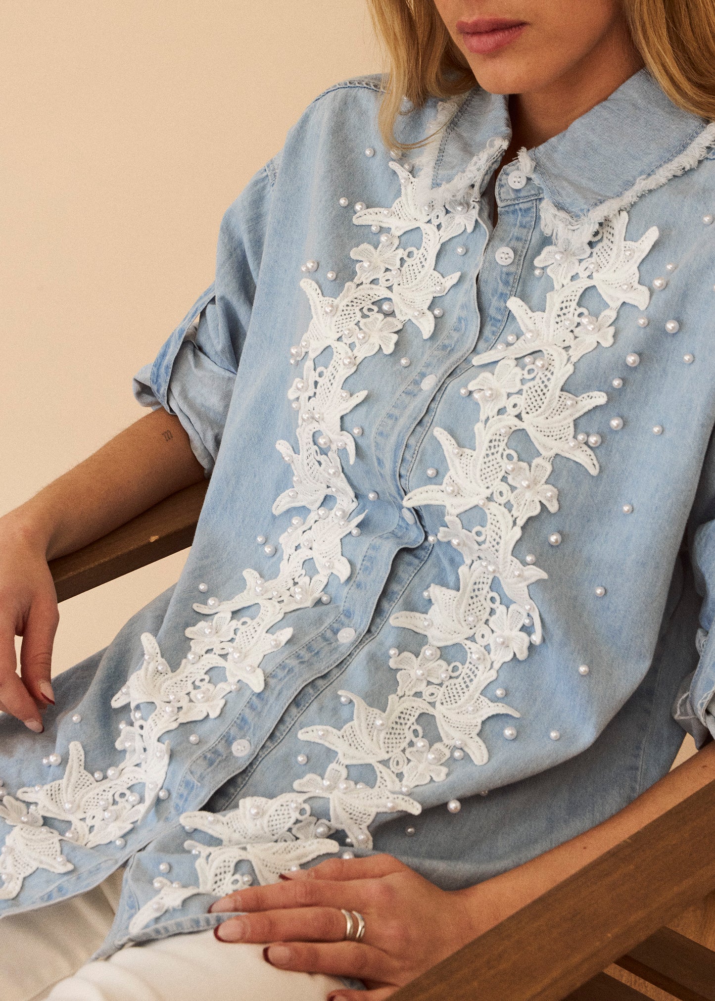 Camisa denim perlas