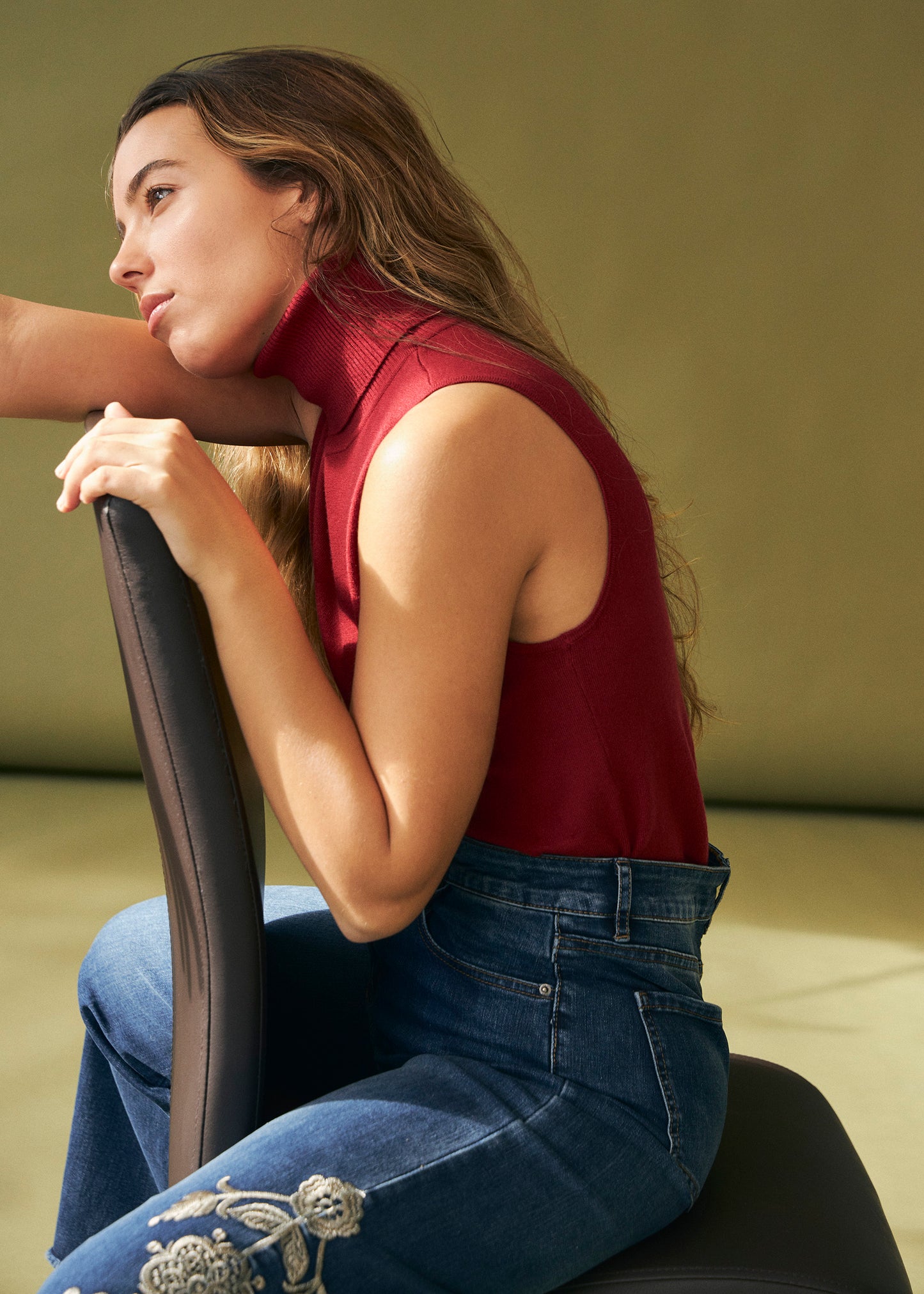 Sleeveless turtleneck sweater