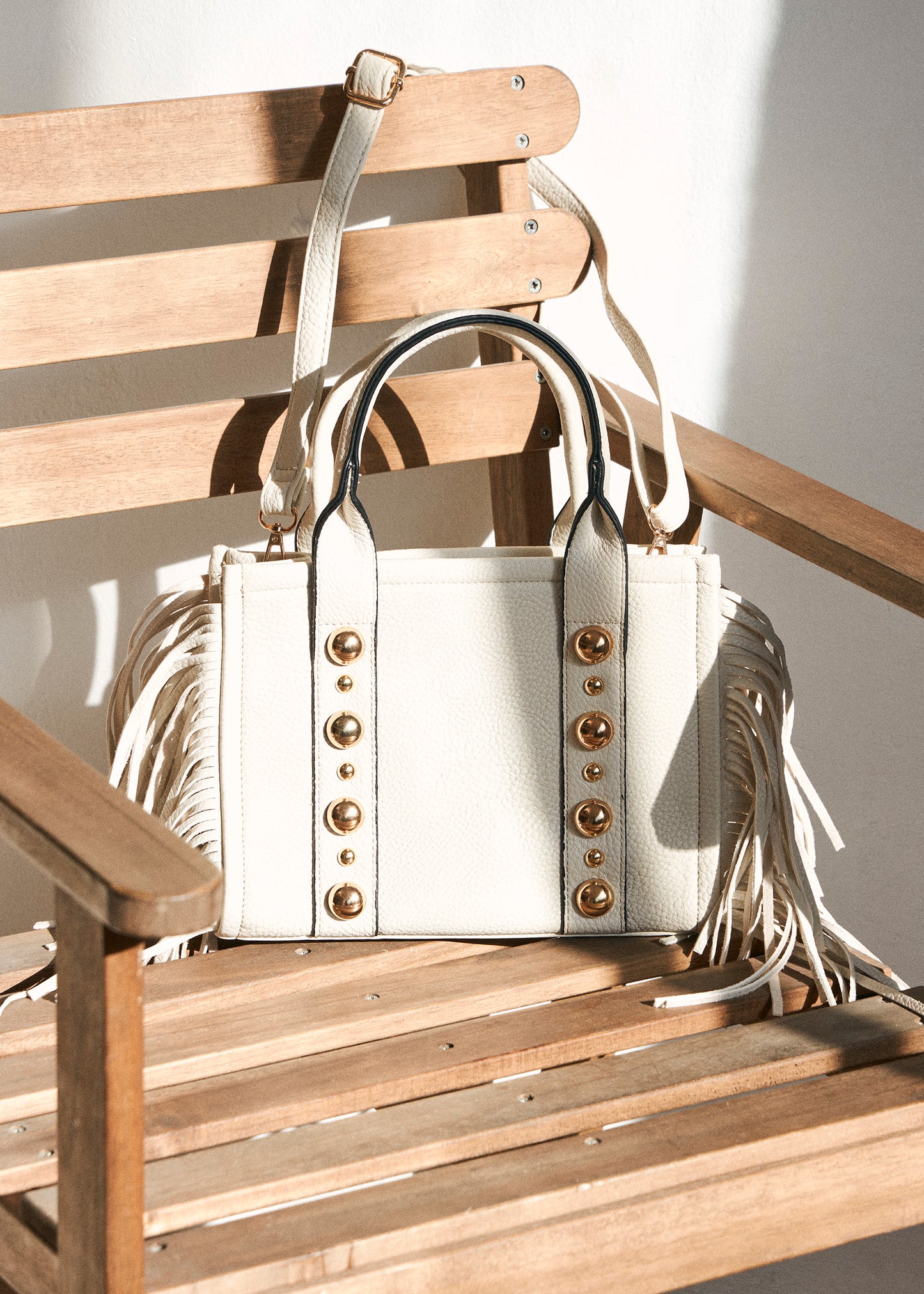 Bolso flecos tachuelas