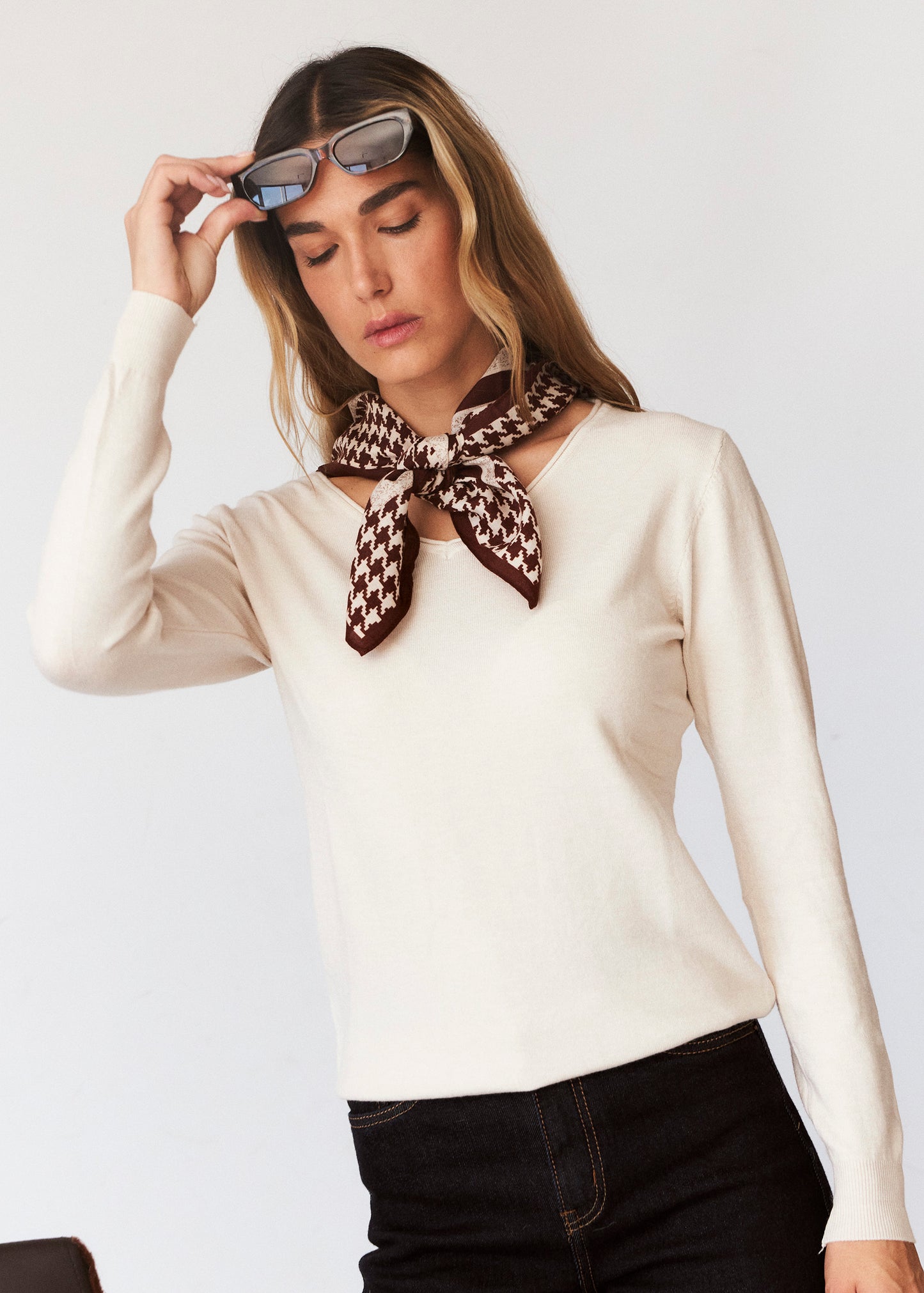 Jersey básico cuello punta