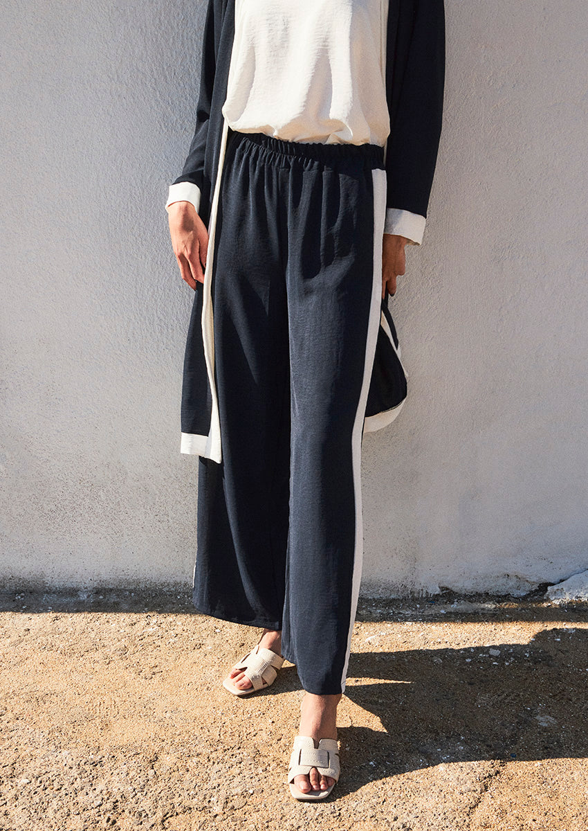 Contrast pants