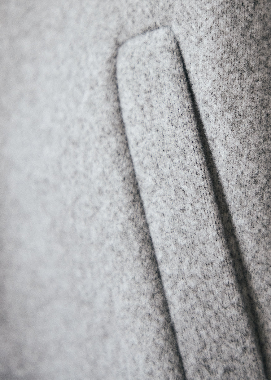 Straight coat with lapels