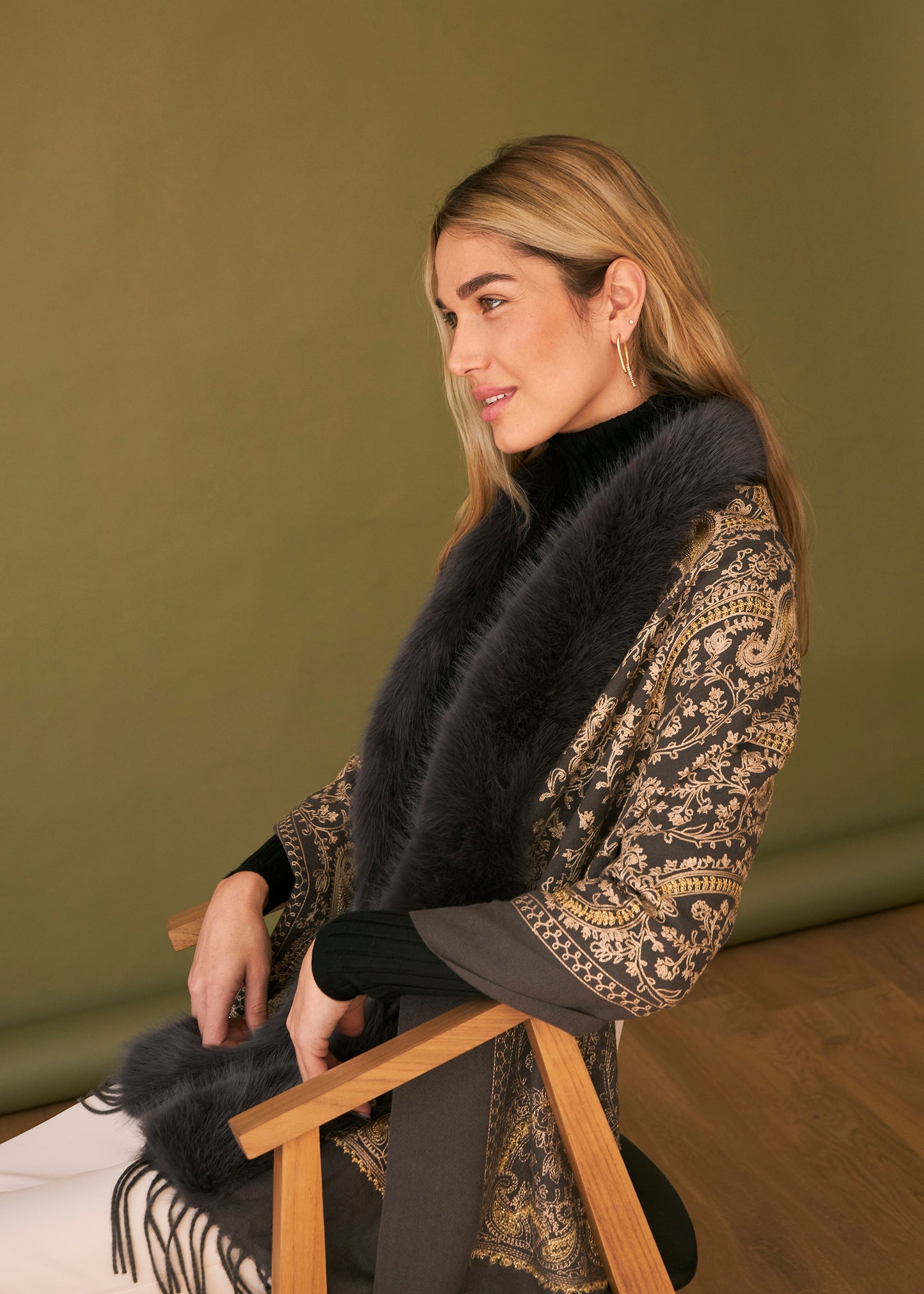 Embroidered shawl with fur effect