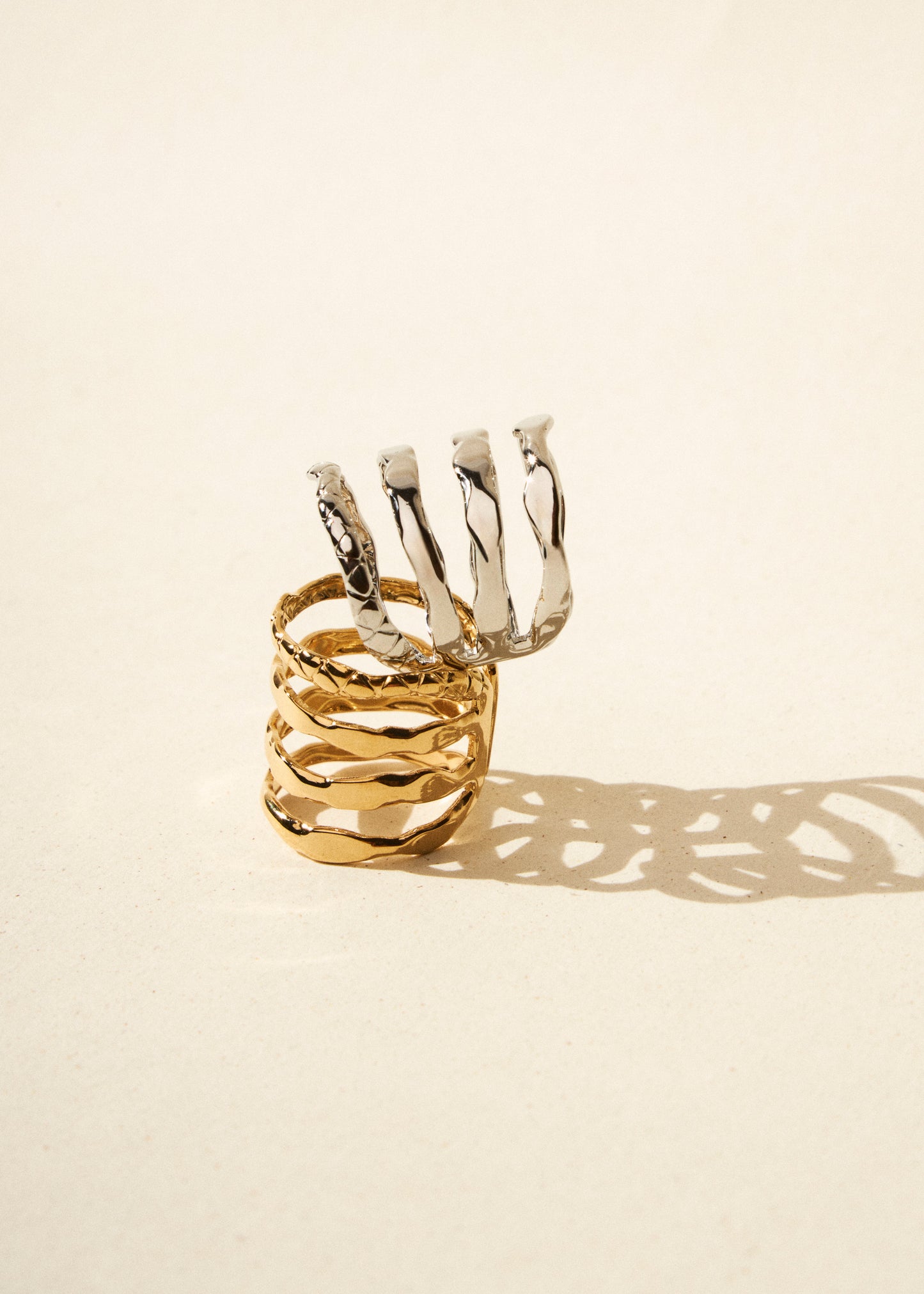 Anillo lineas onduladas