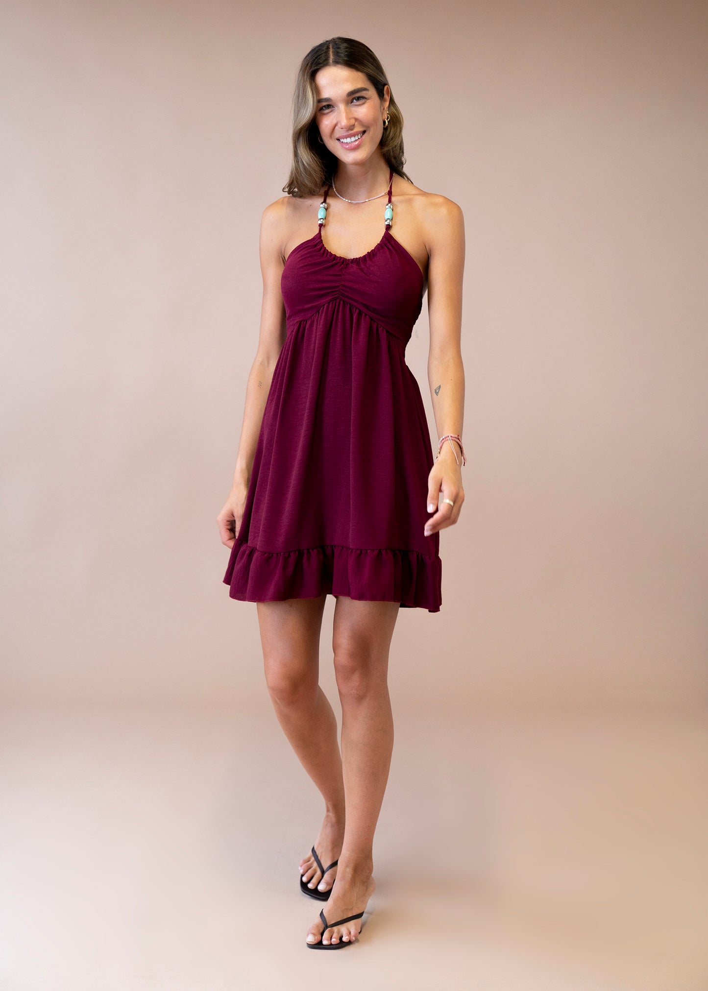 Vestido abalorios fluido corto