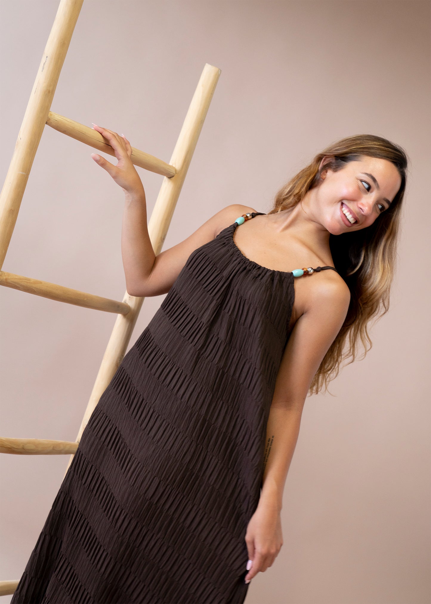 Vestido plisado abalorios