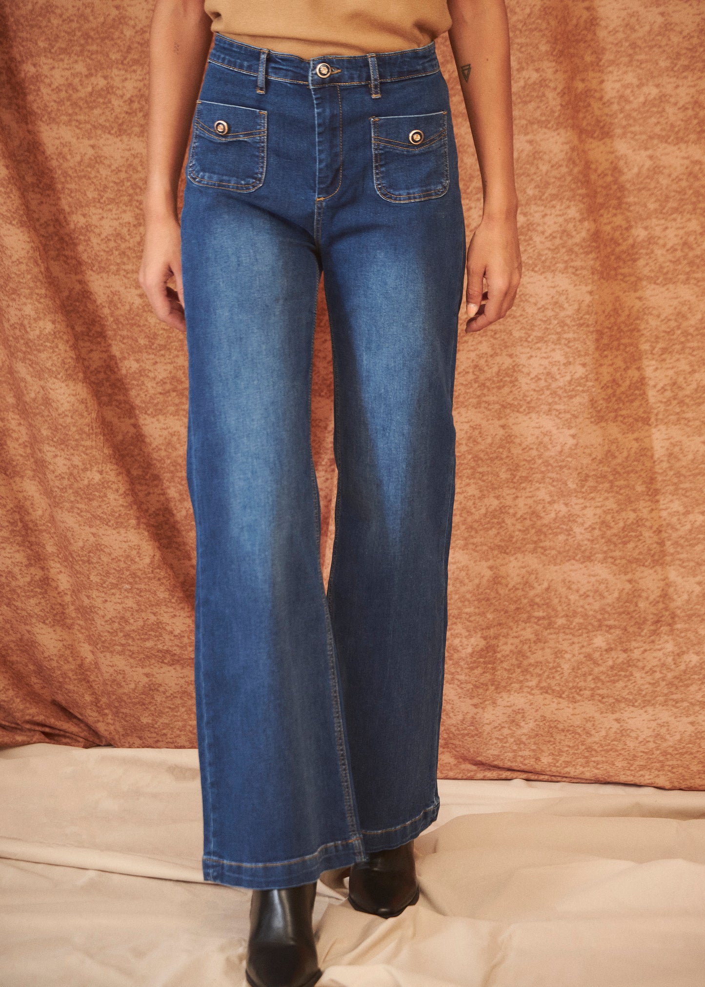 Wide leg jeans with pockets