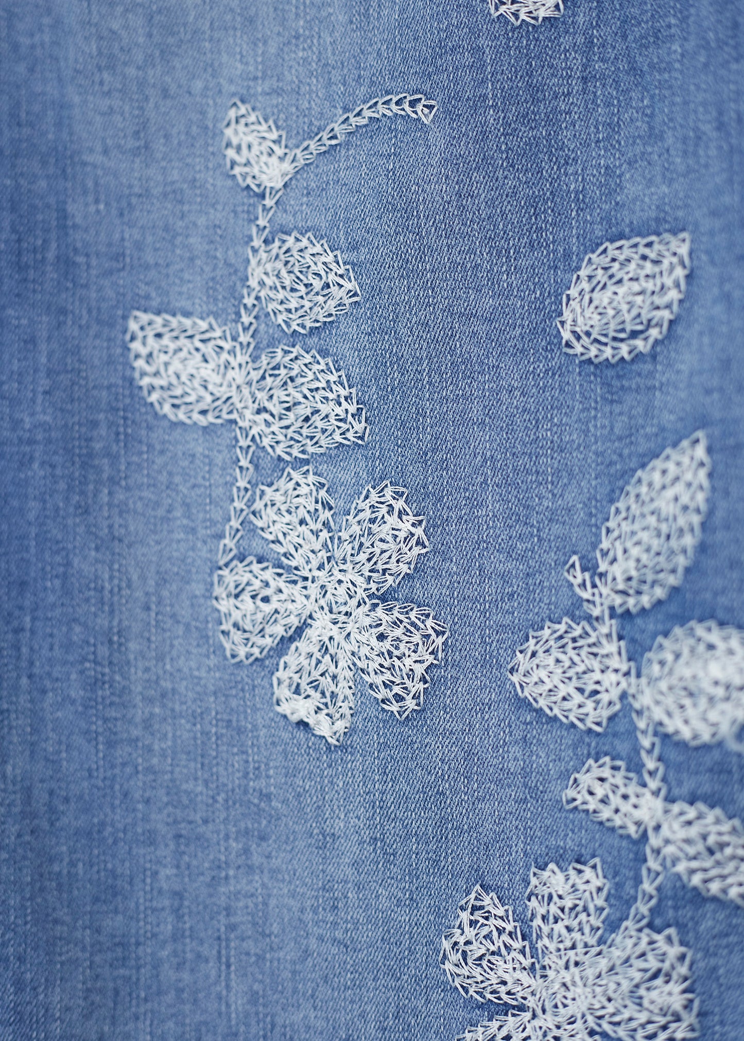 Jeans bordados rectos
