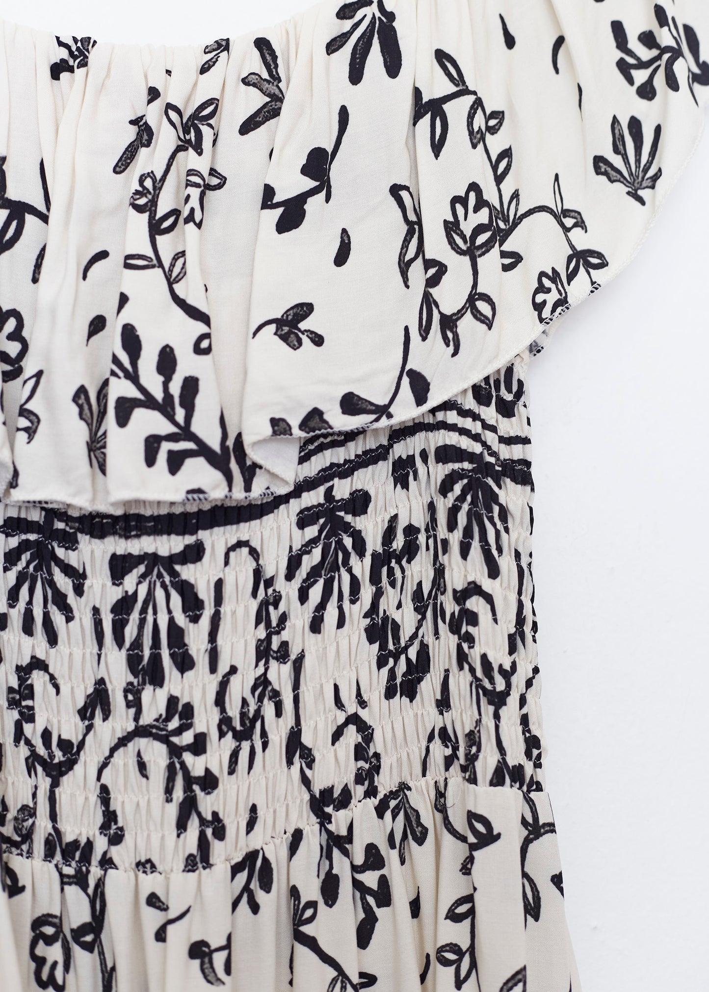 Vestido fruncido ramas