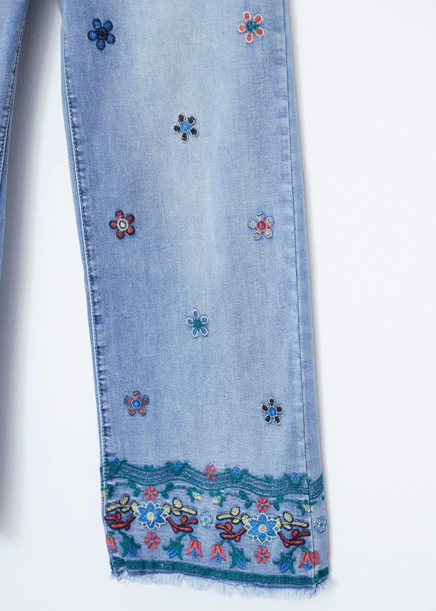 Jeans rectos bordados