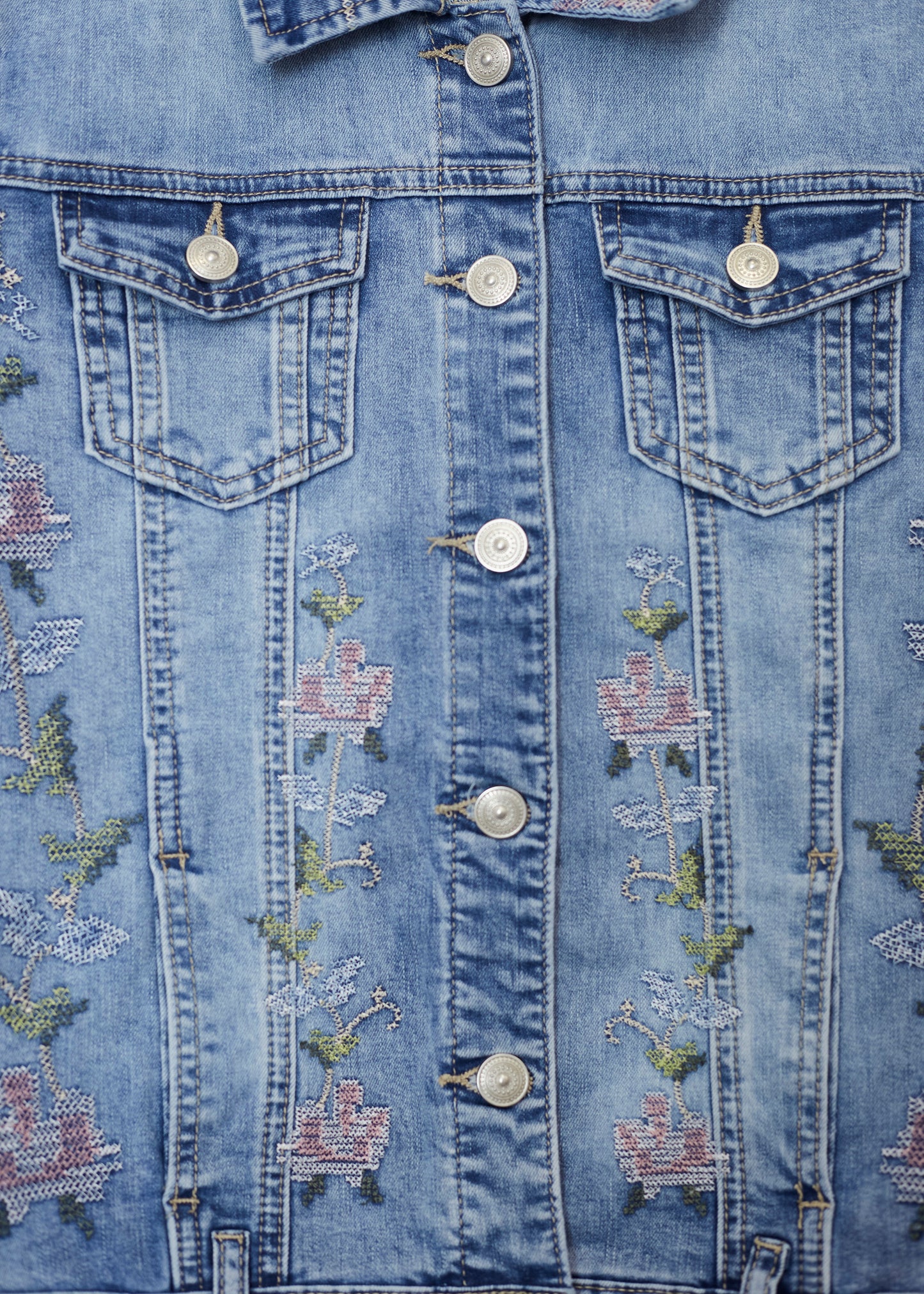 Cazadora denim bordados