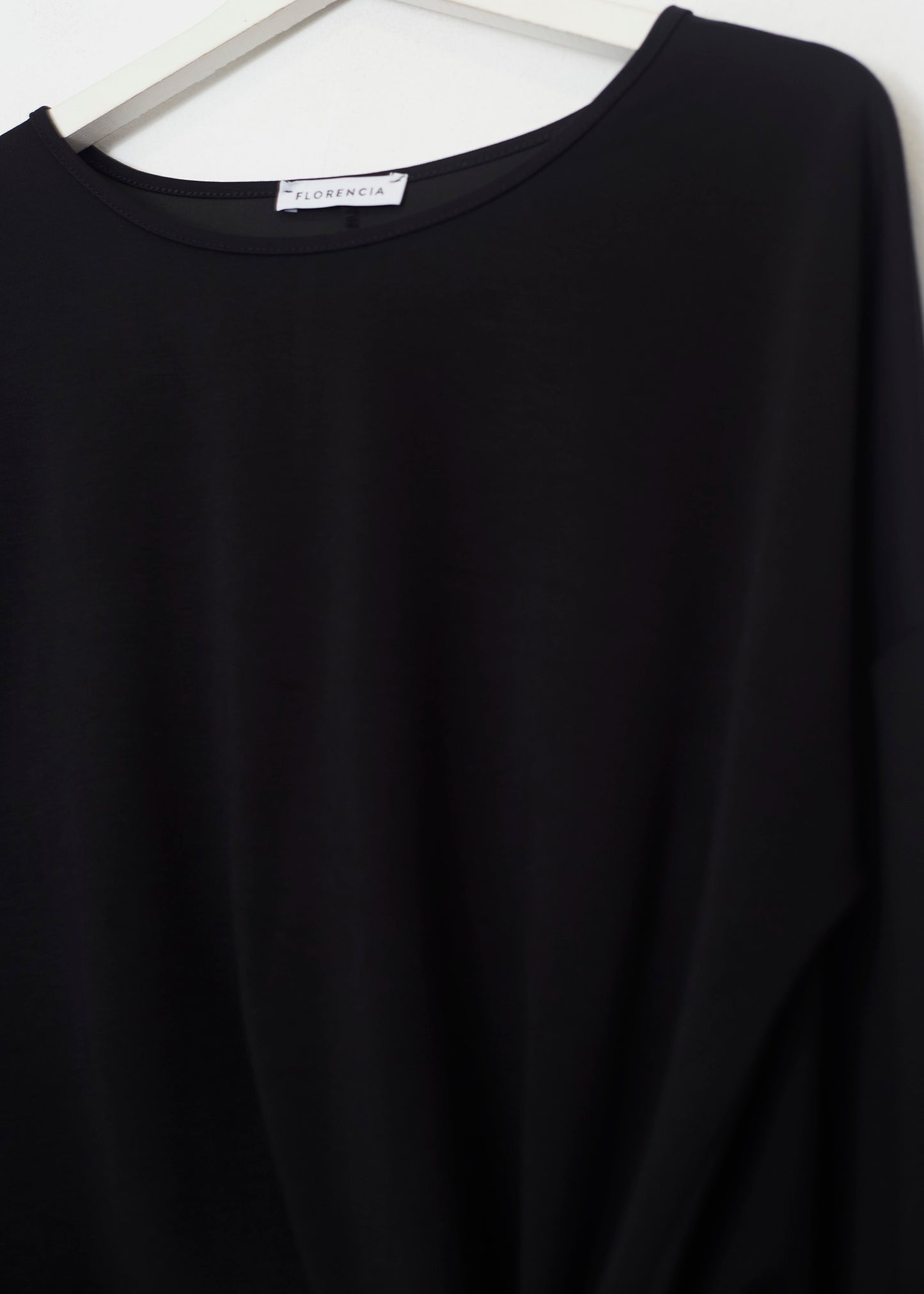 Camiseta nudo cuello redondo