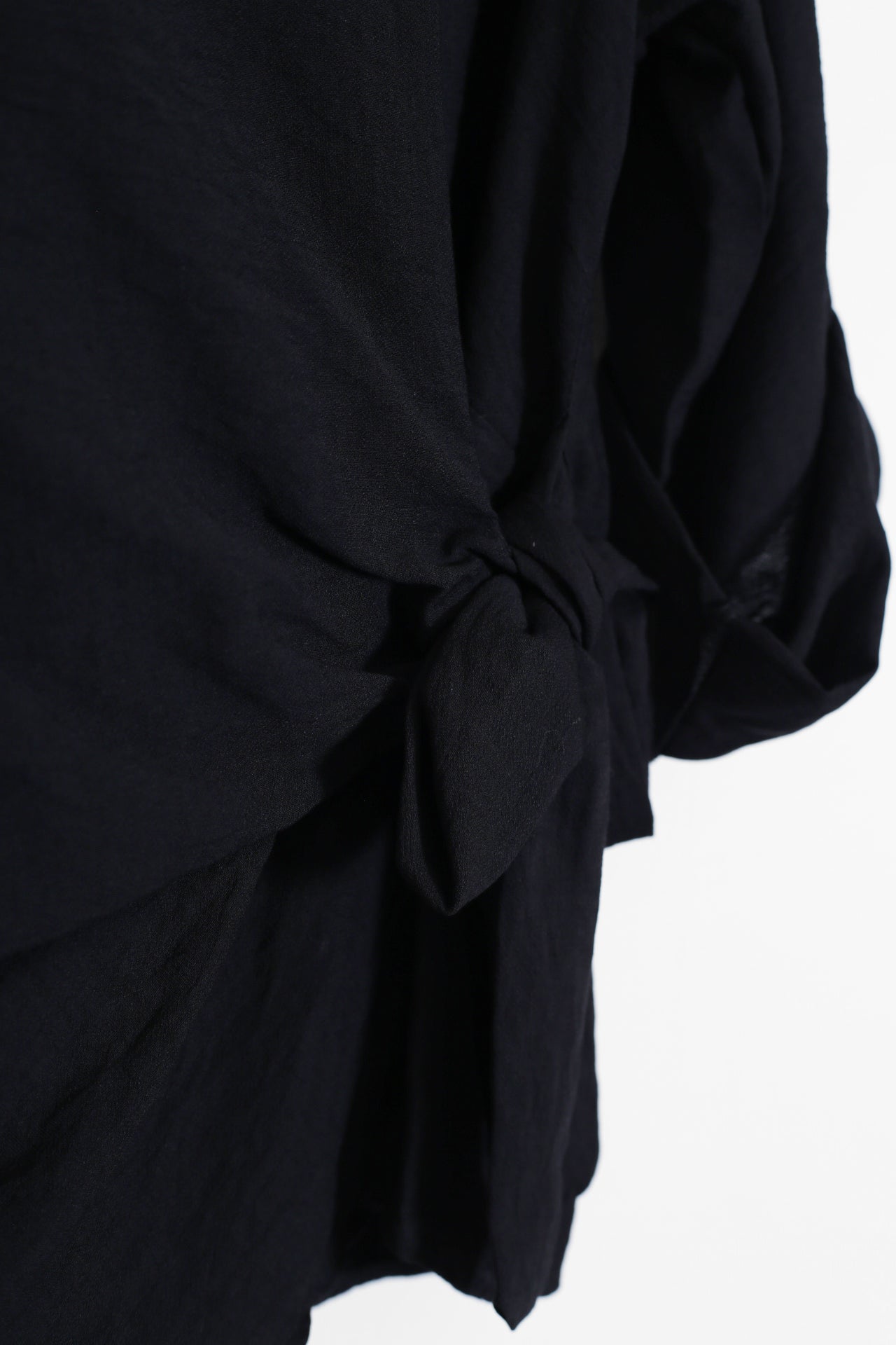 Blusa Tamariu nudo cuello redondo