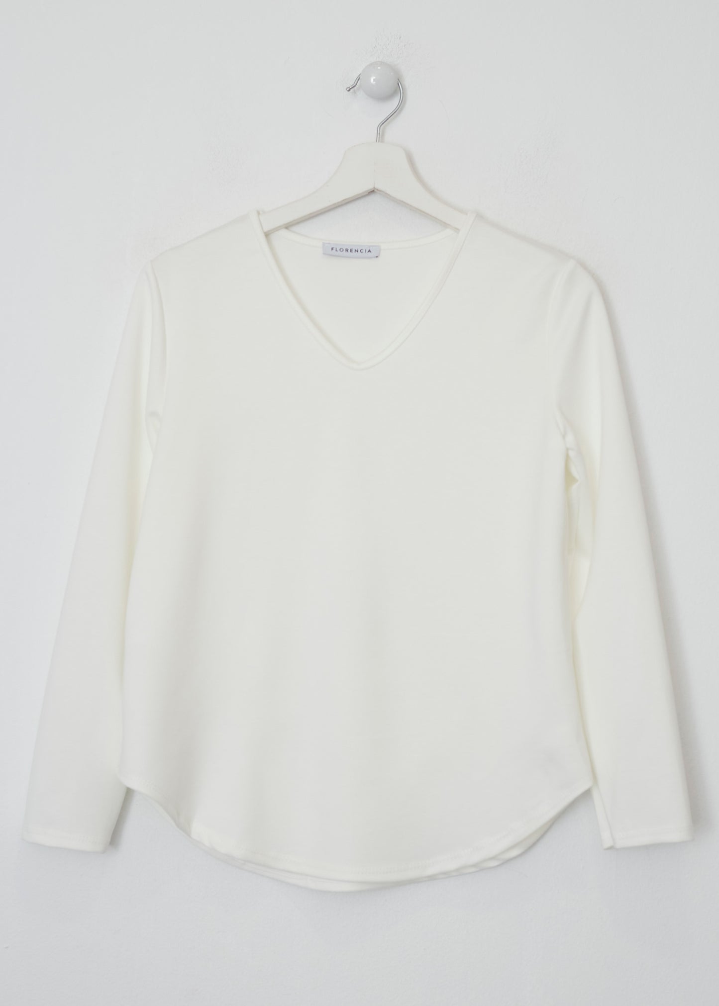 Camiseta básica cuello punta