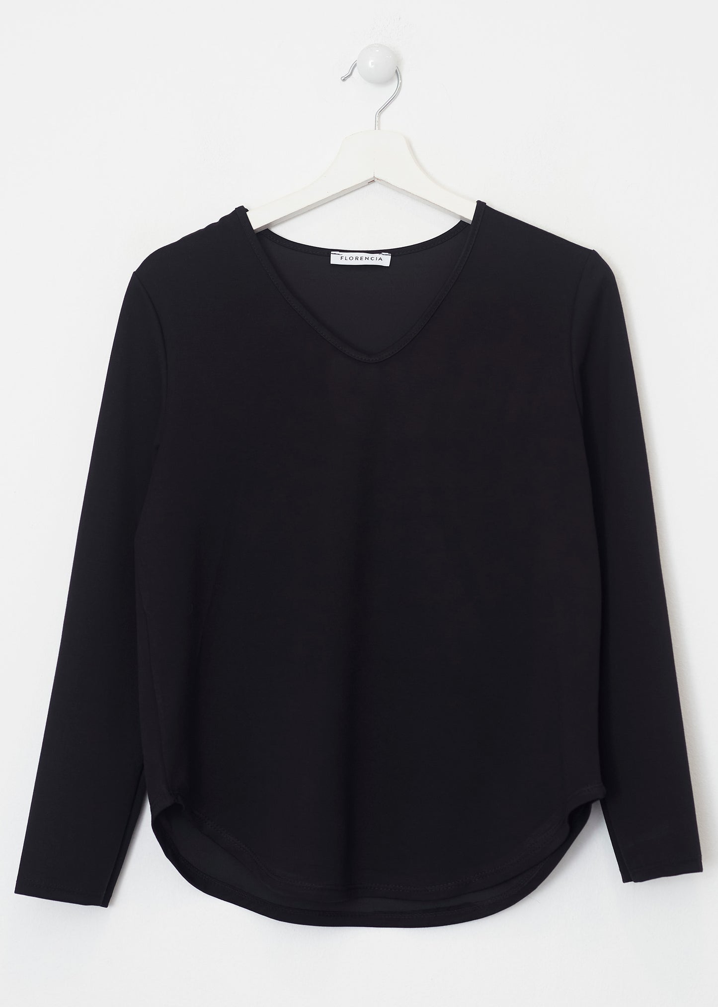 Camiseta básica cuello punta