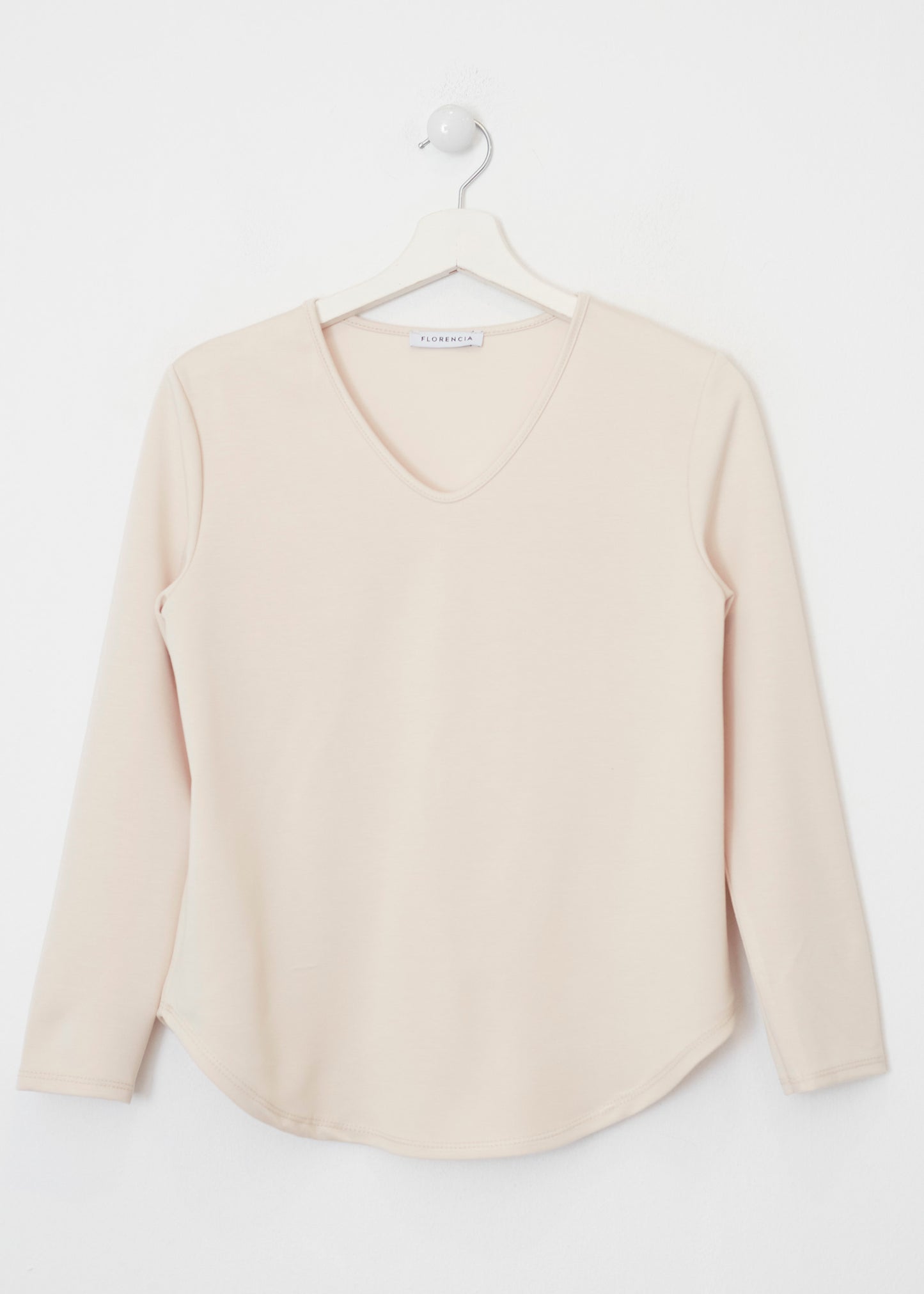 Camiseta básica cuello punta