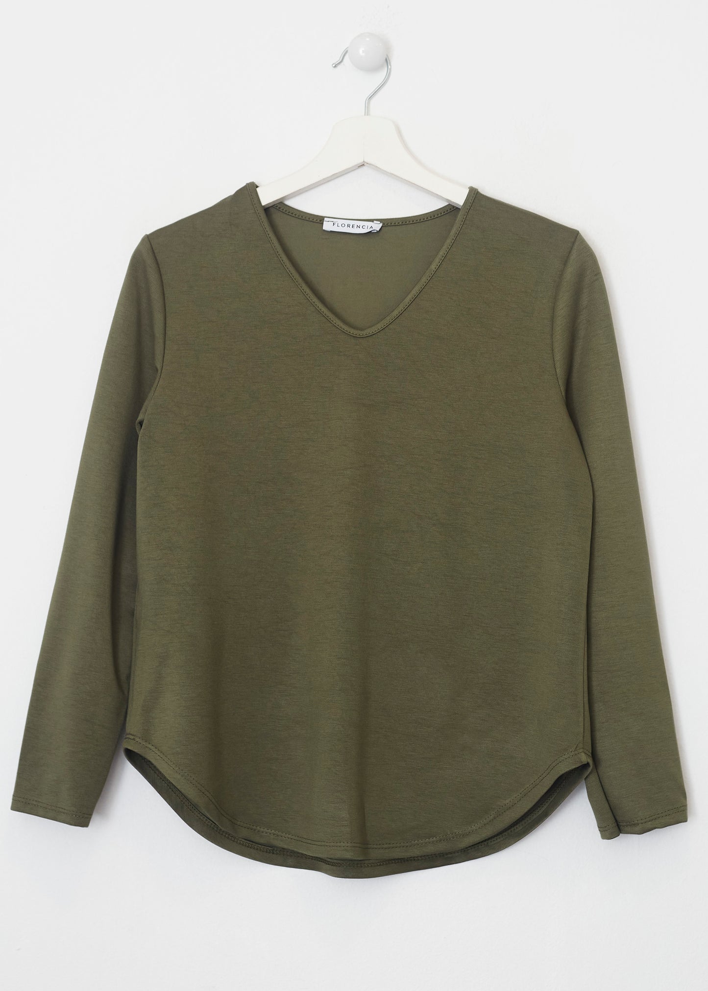 Camiseta básica cuello punta