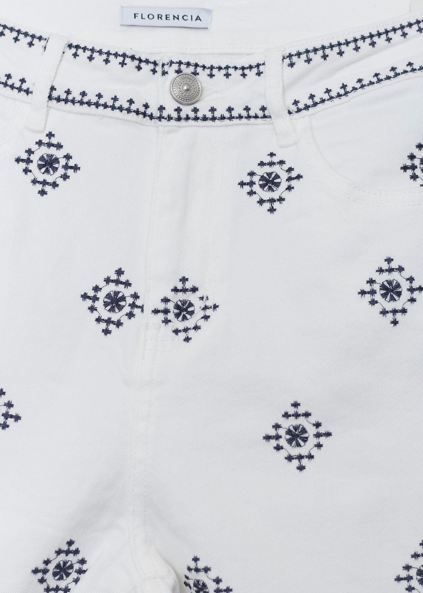 Short denim bordados geométricos