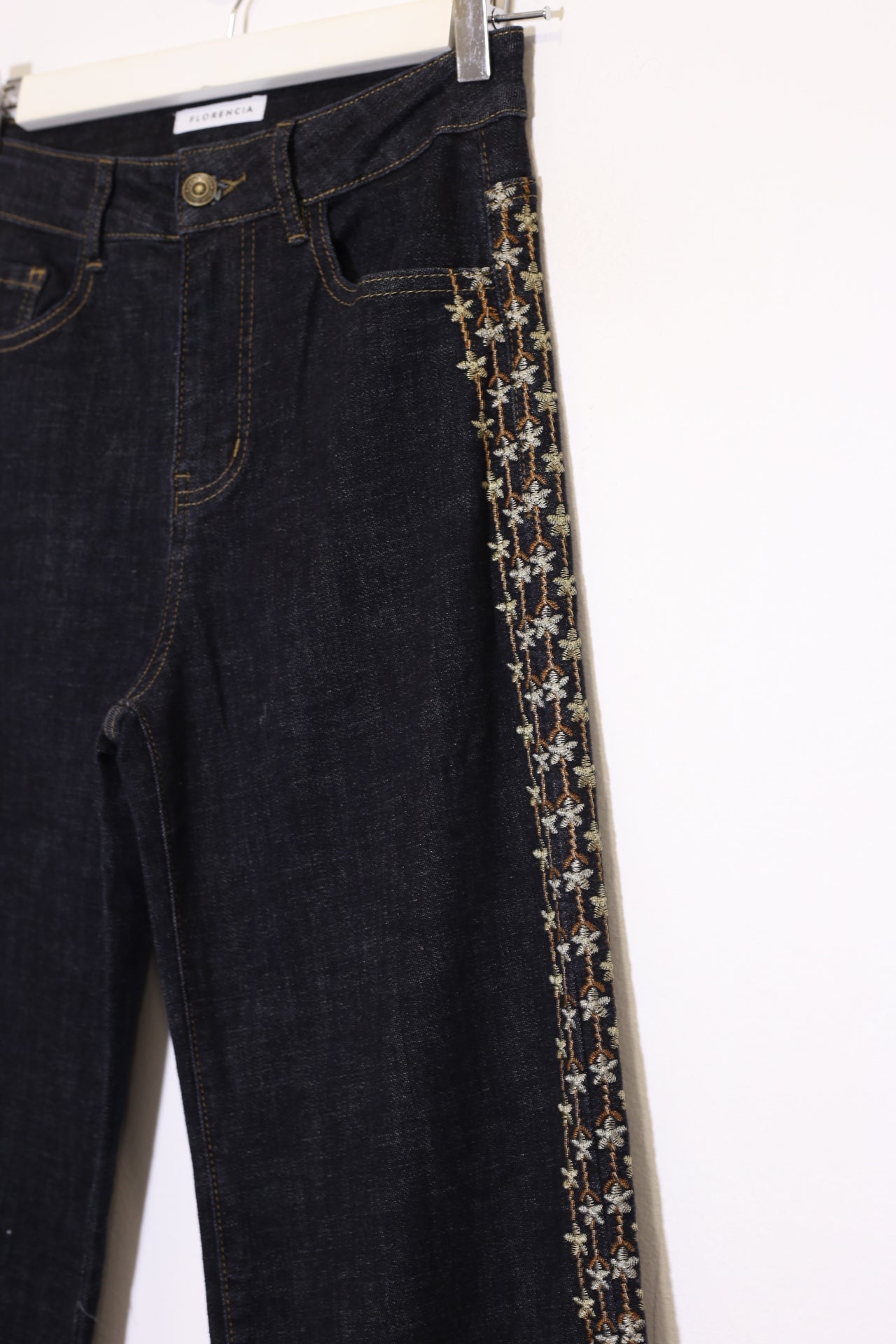 Jeans rectos bordados
