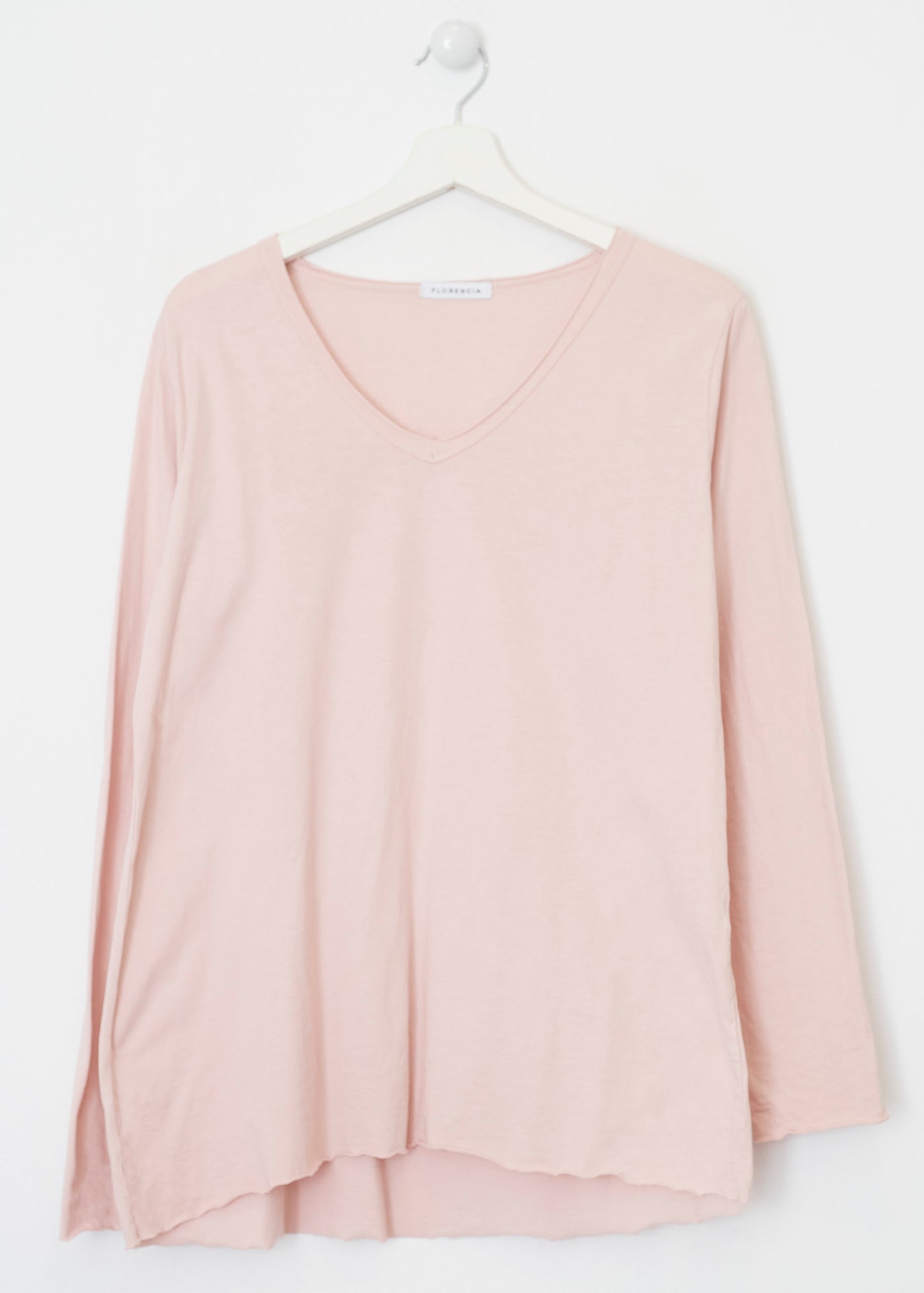 Camiseta básica cuello punta