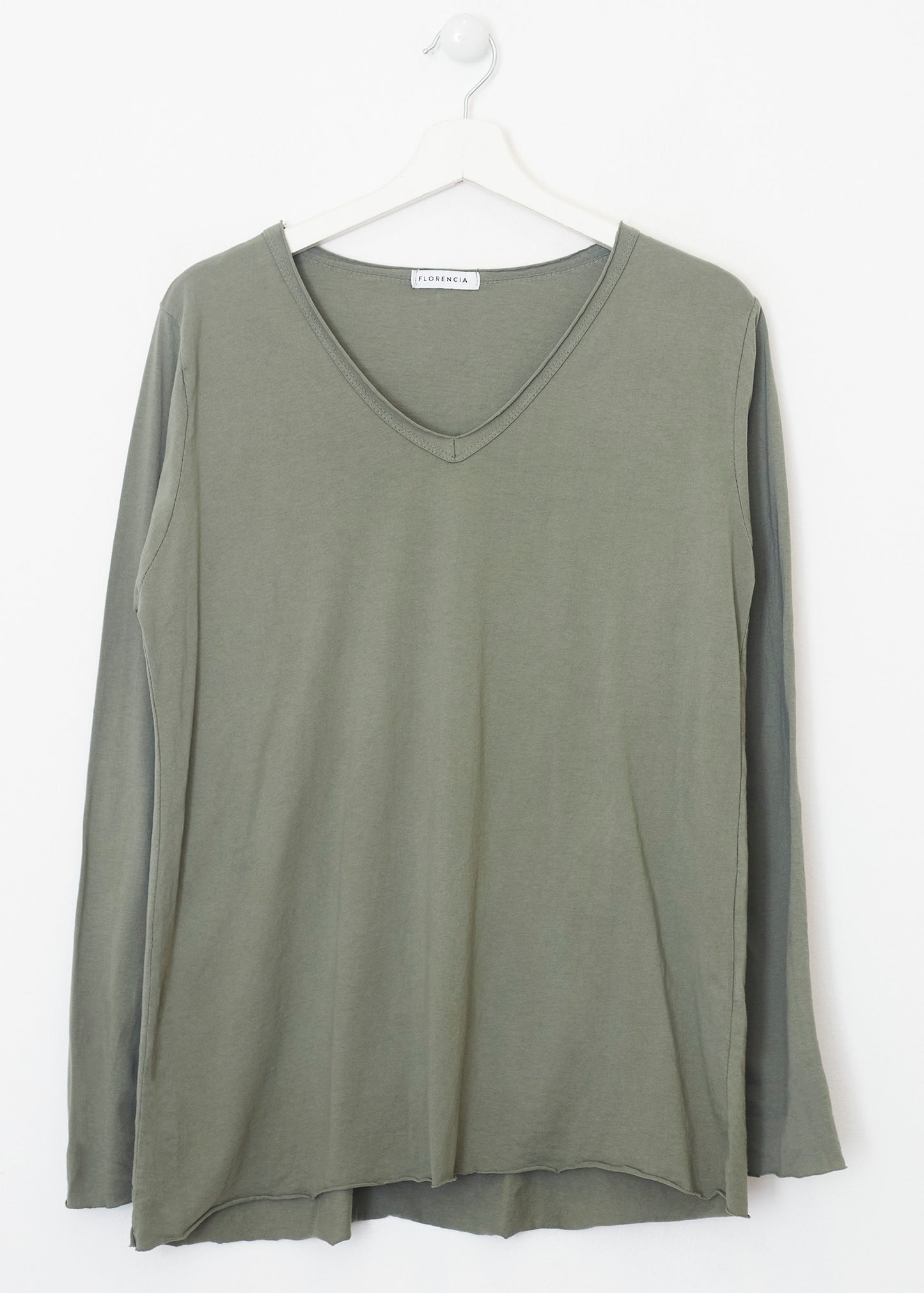 Camiseta básica cuello punta
