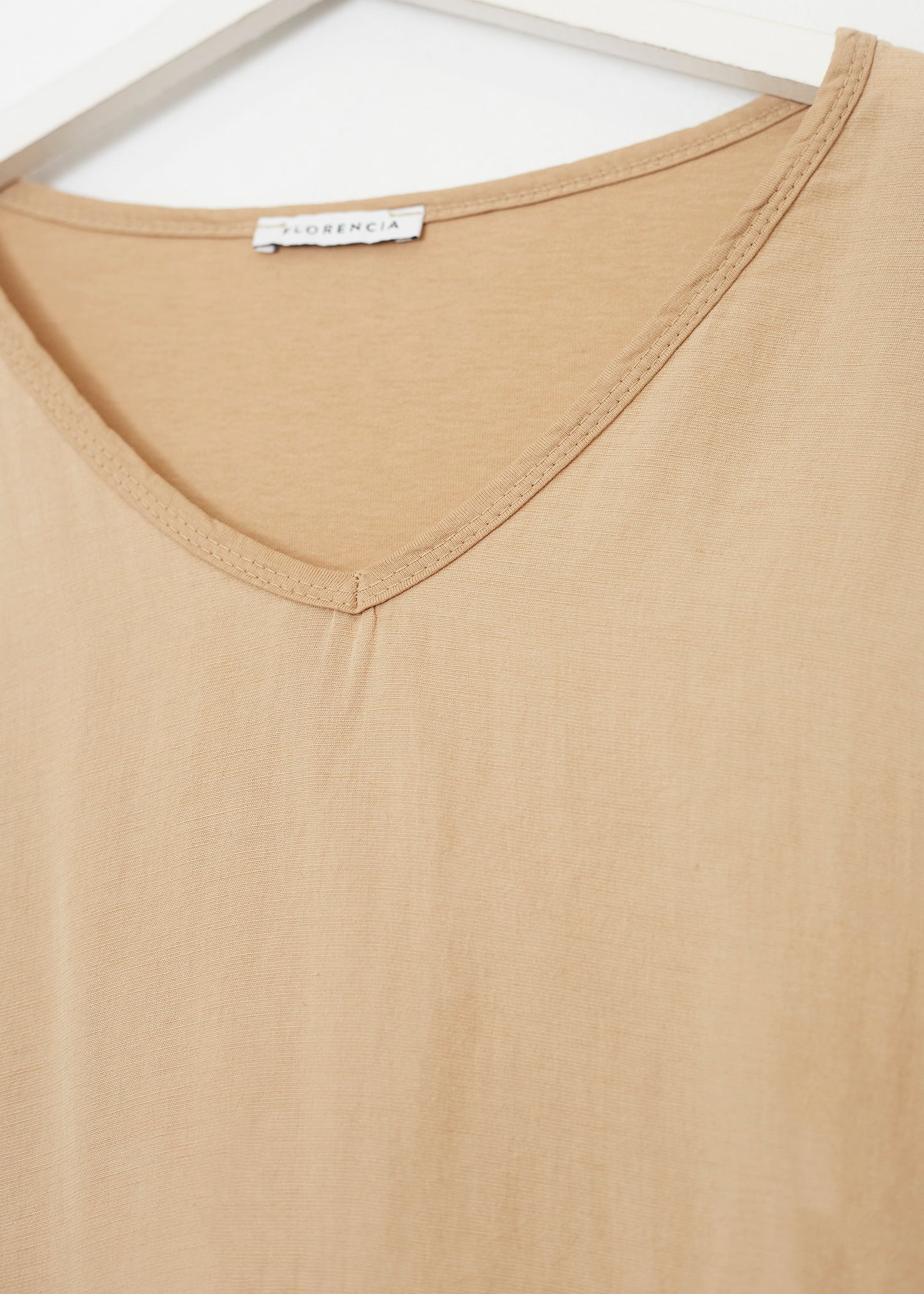 Camiseta bitextura lino cuello punta