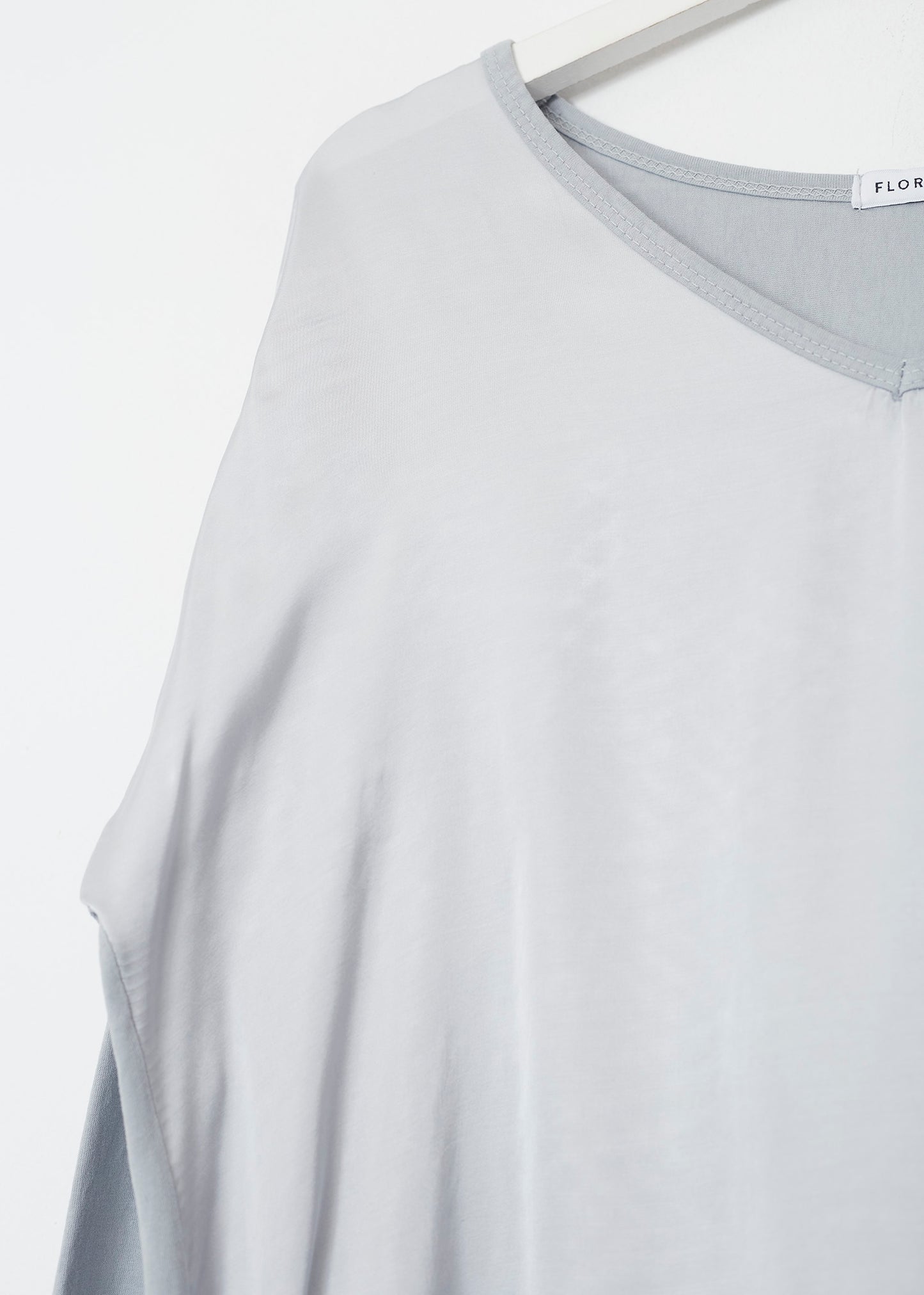 Camiseta bimateria raso cuello punta
