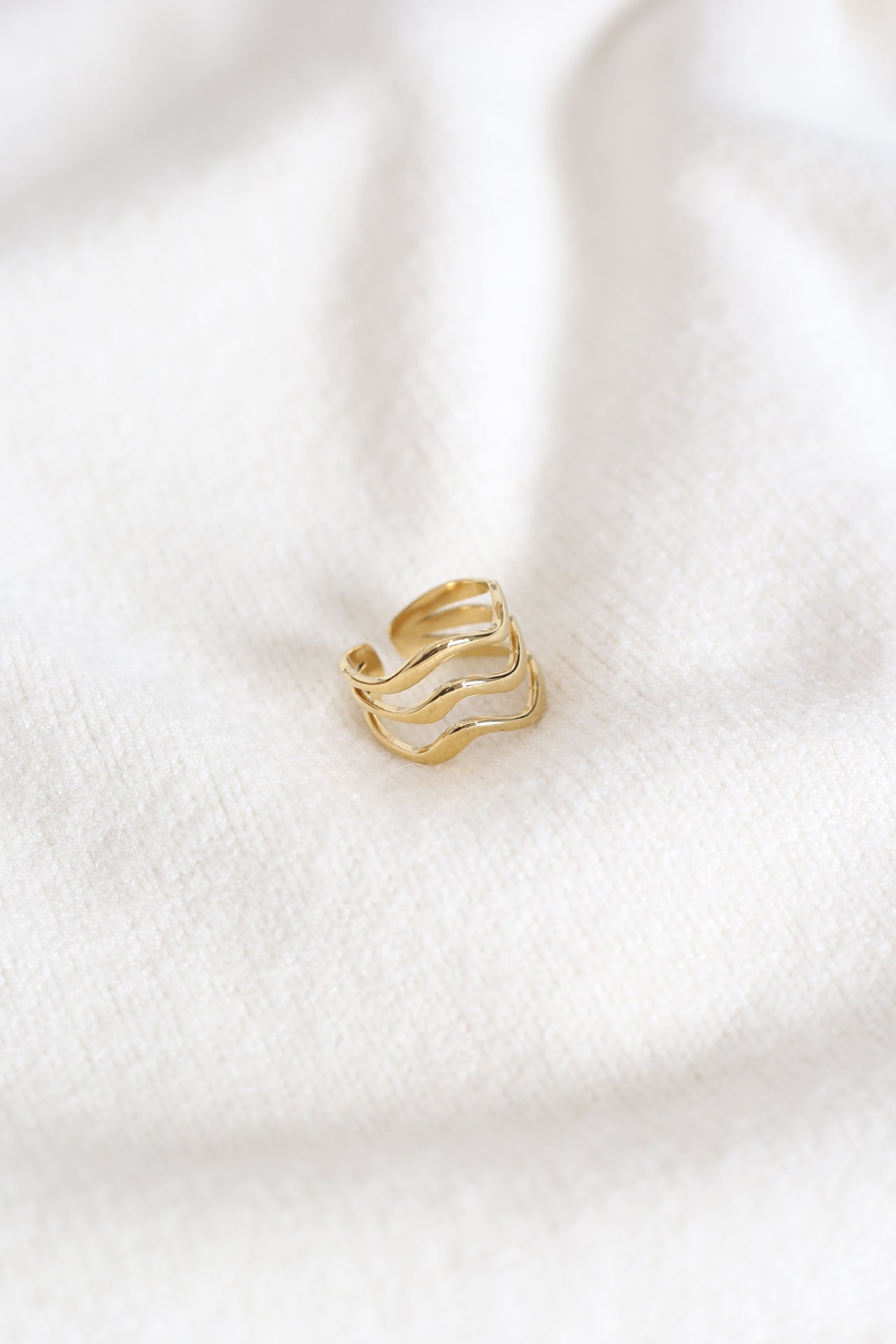 Anillo triple línea ondulada