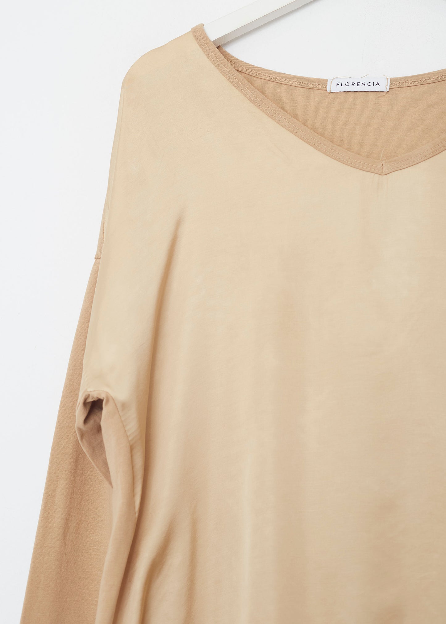 Camiseta bimateria raso cuello punta