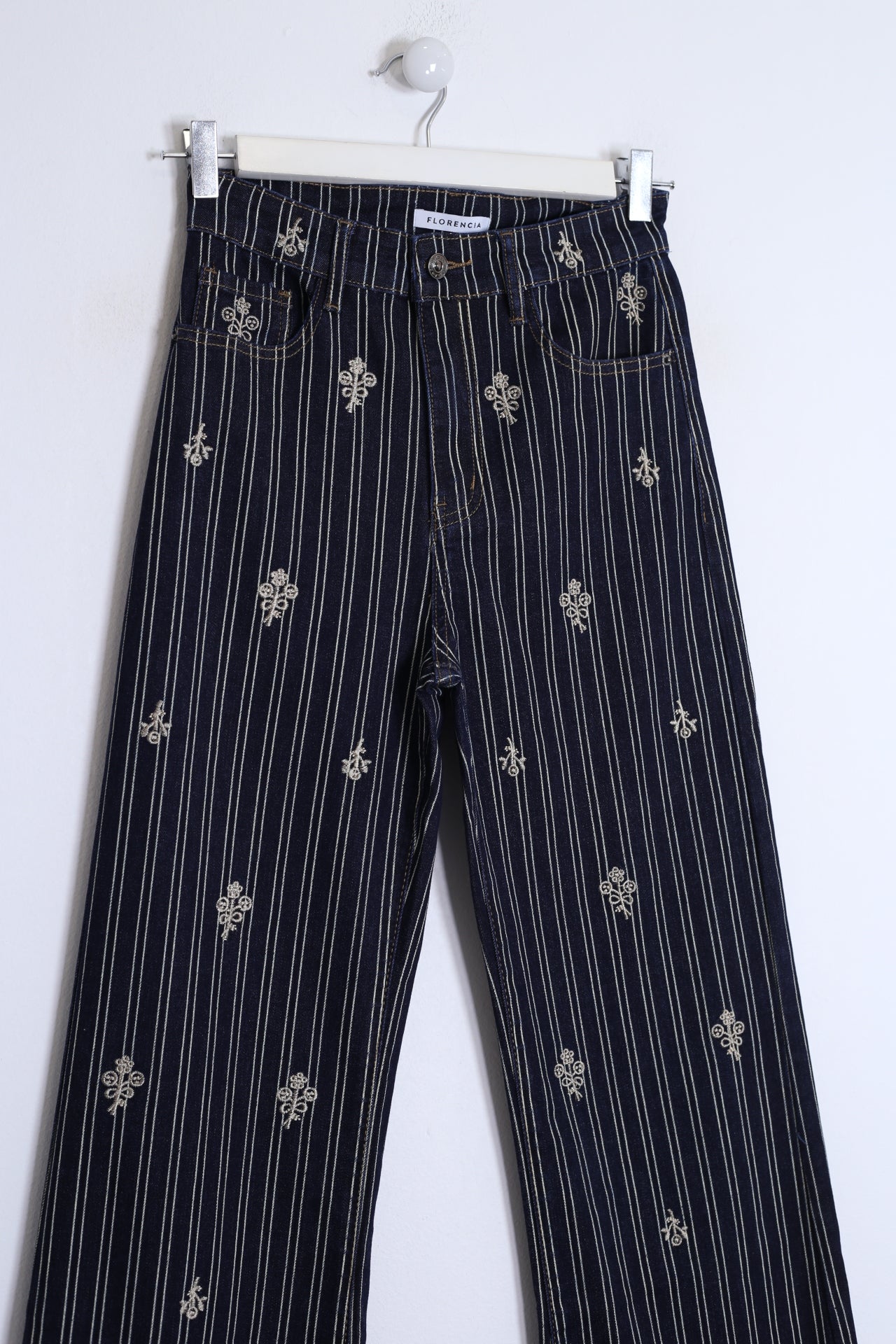 Jeans bordados rayas