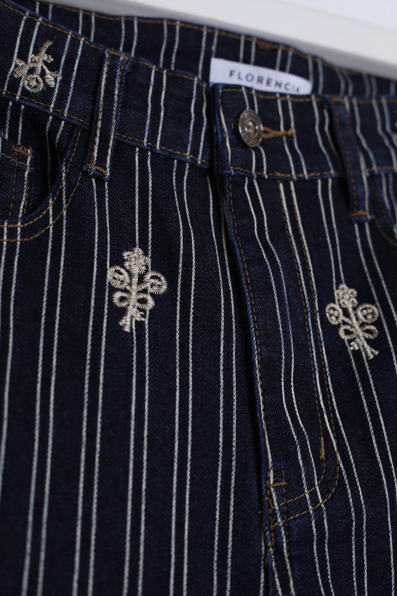 Jeans bordados rayas