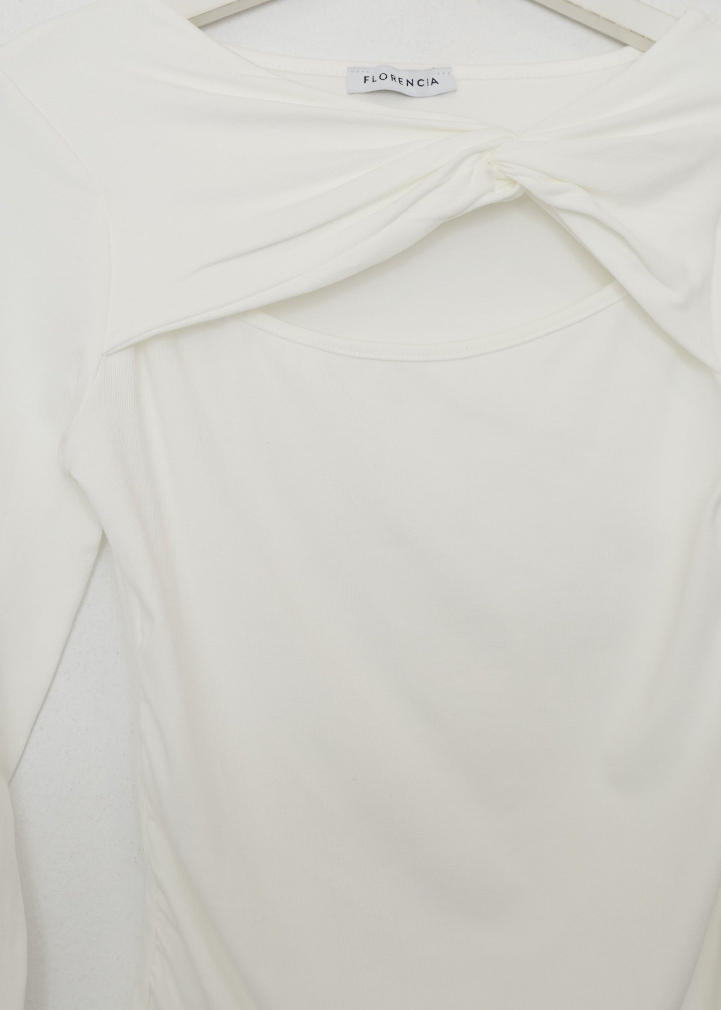 Camiseta nudo