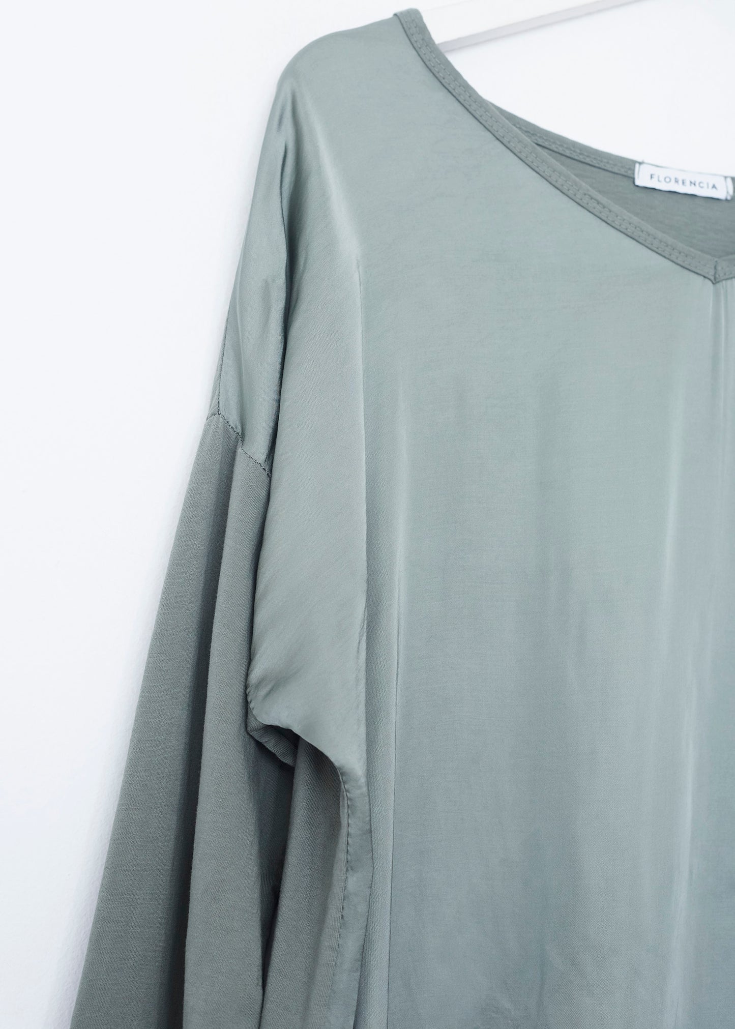 Camiseta bimateria raso cuello punta