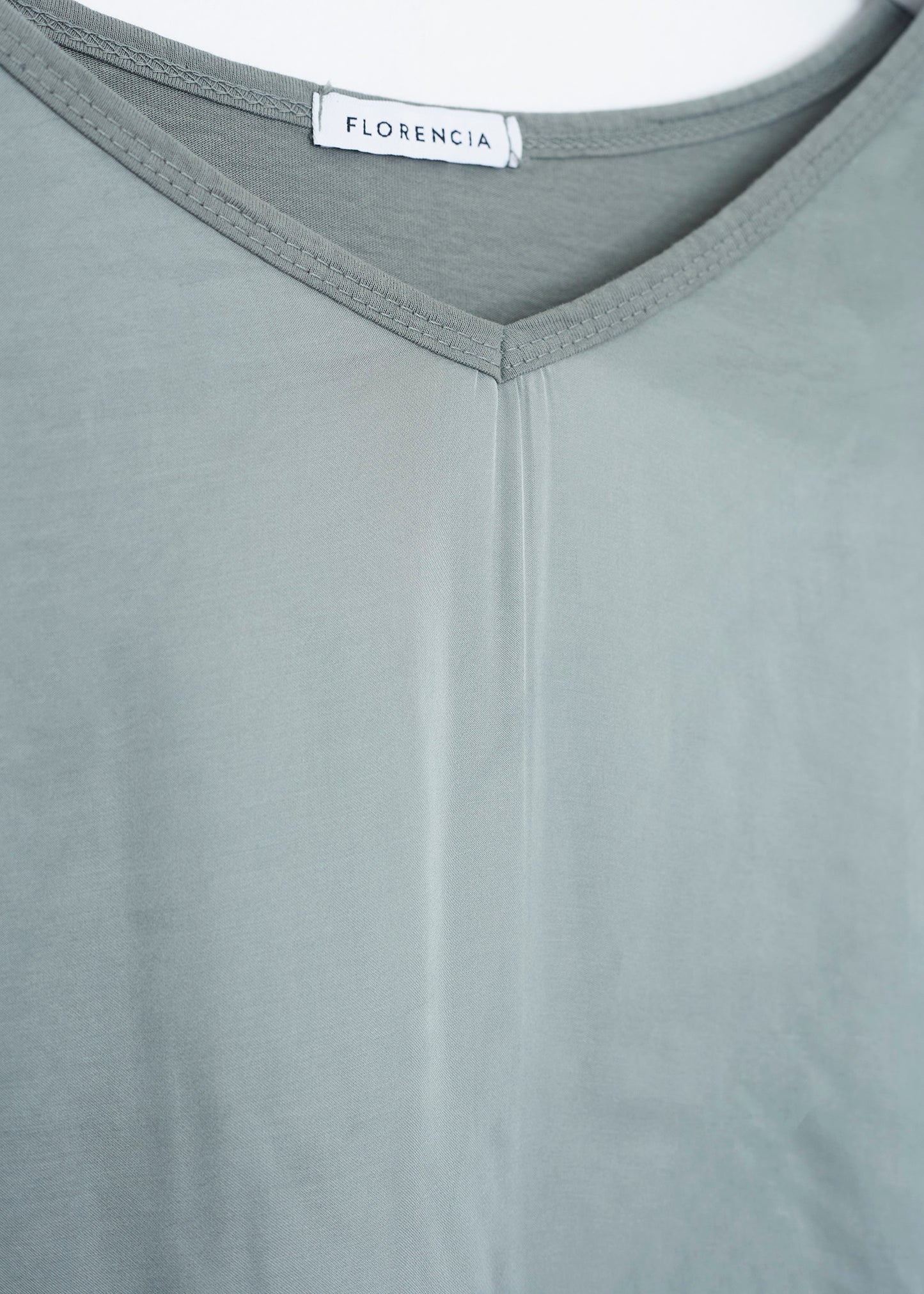 Camiseta bimateria raso cuello punta