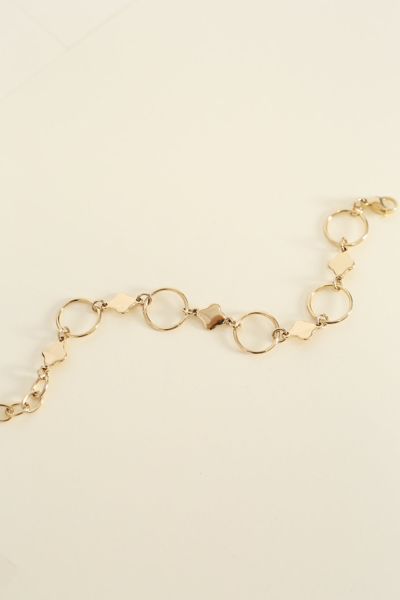 Pulsera combinada círculo y flor