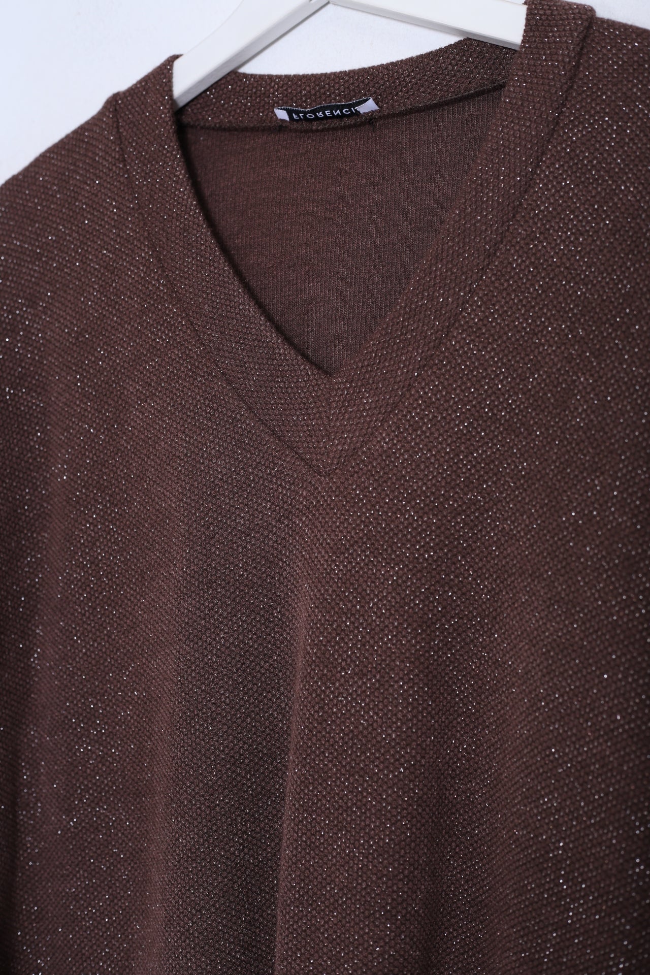 Camiseta Lisboa cuello punta