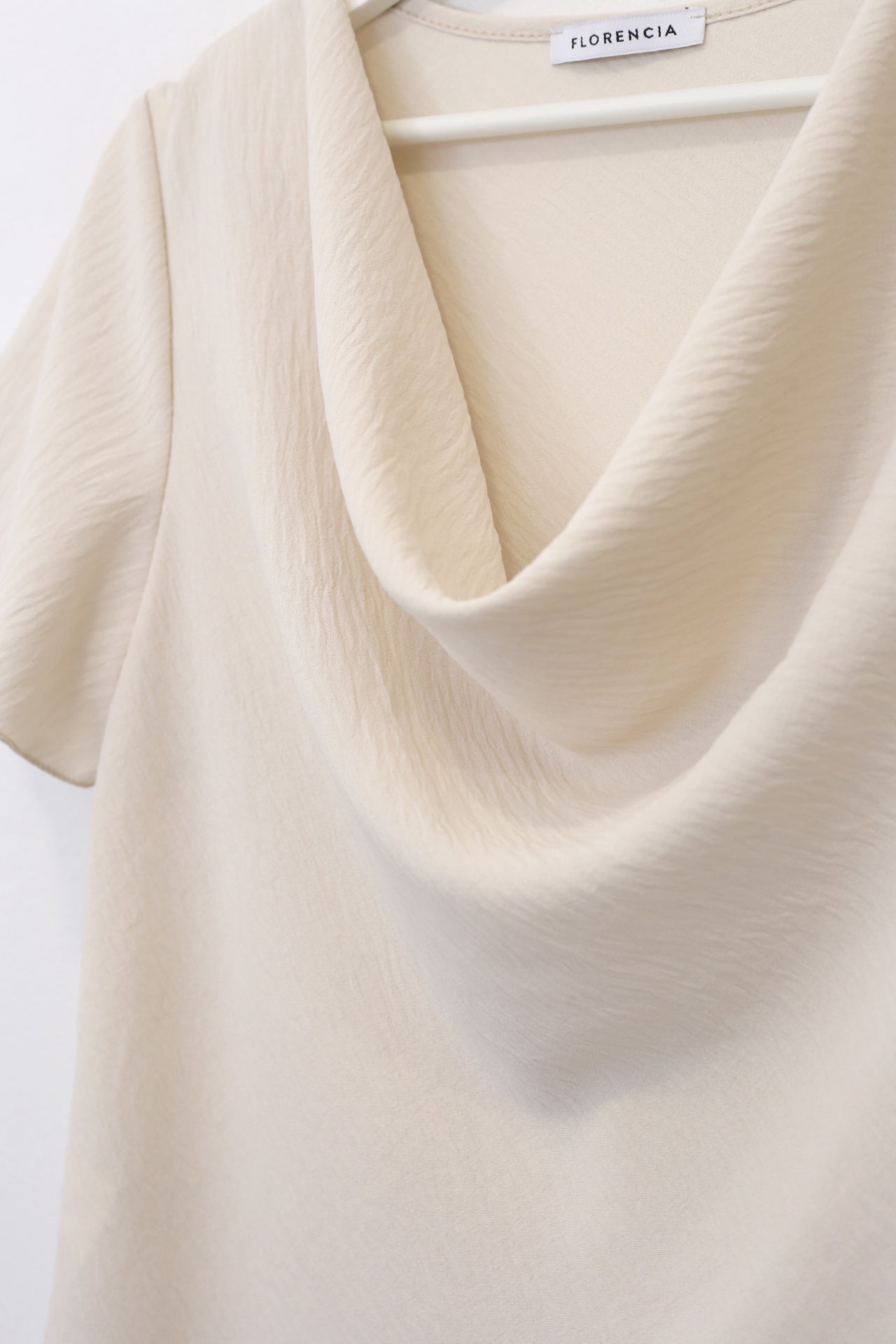 Blusa desbocada fluida