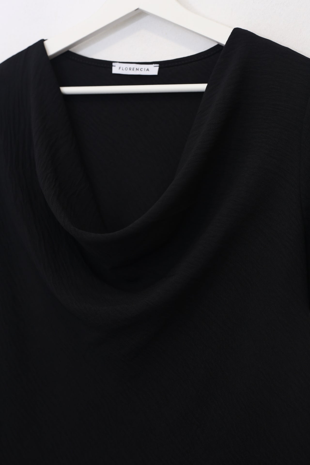 Blusa desbocada fluida