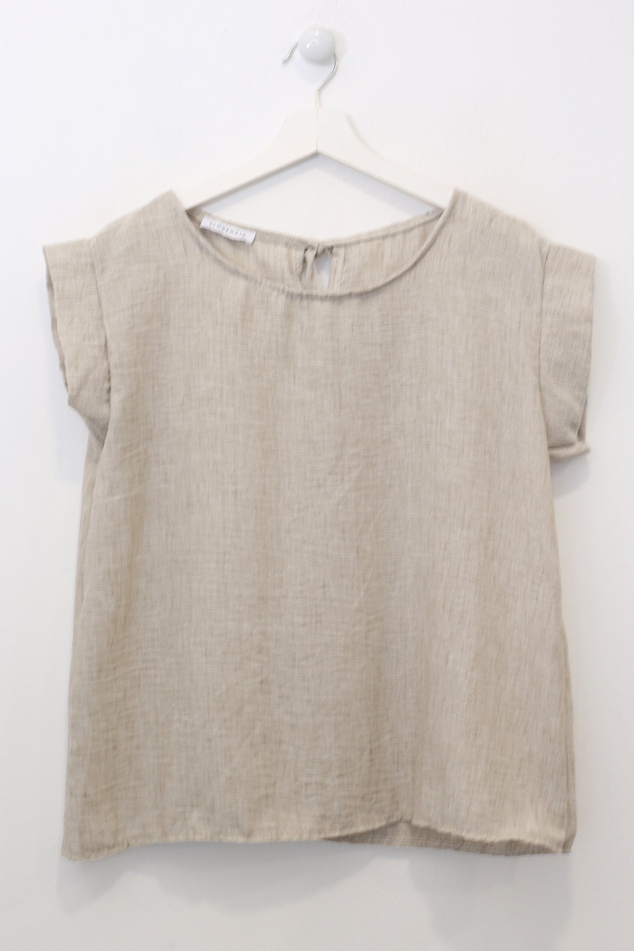 Camiseta algodón cuello punta y botones