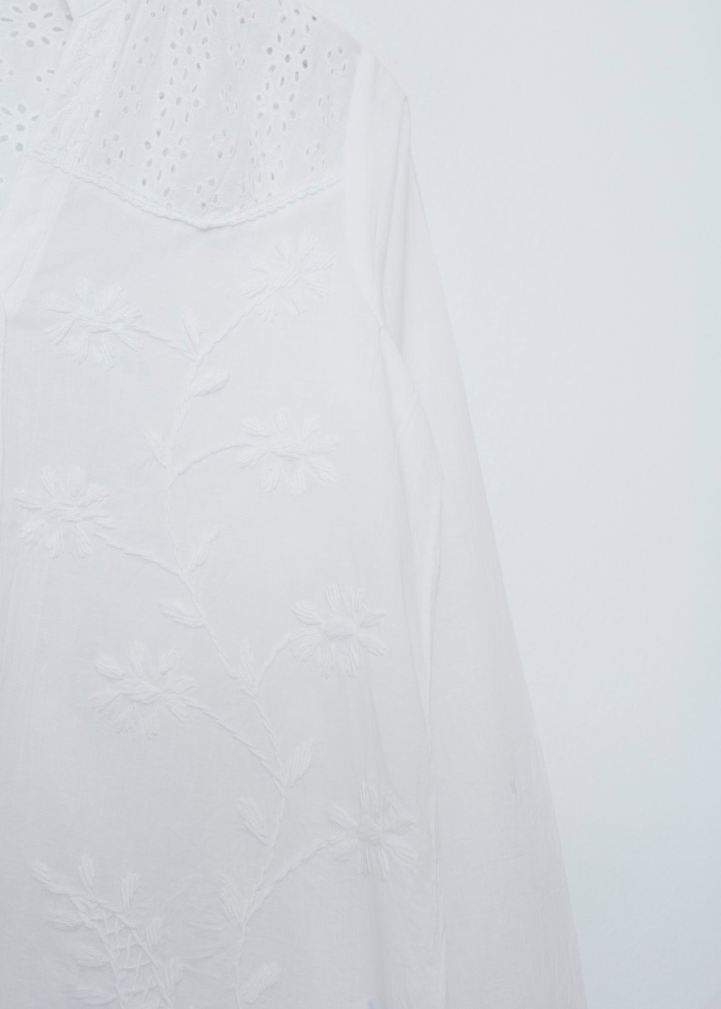 Camisa flores bordada