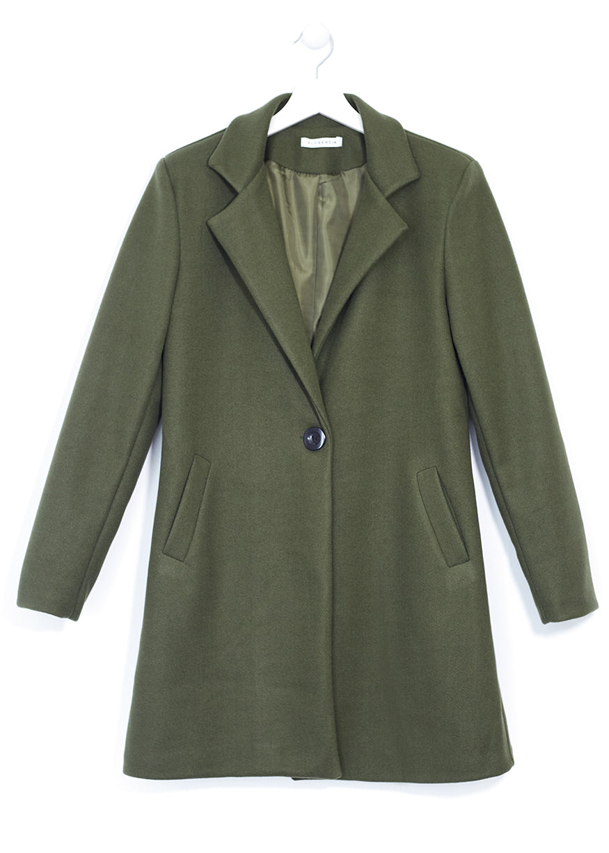 Straight coat with lapels
