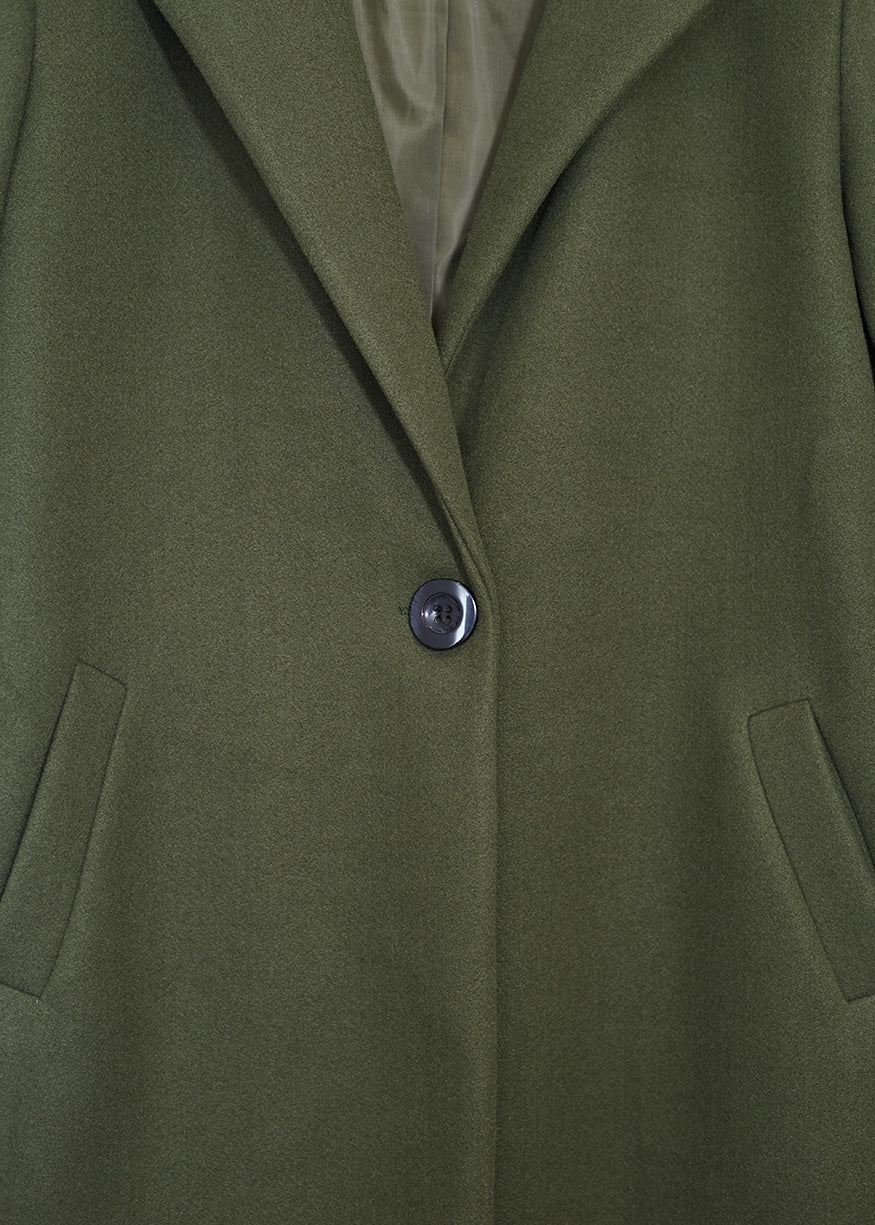 Straight coat with lapels