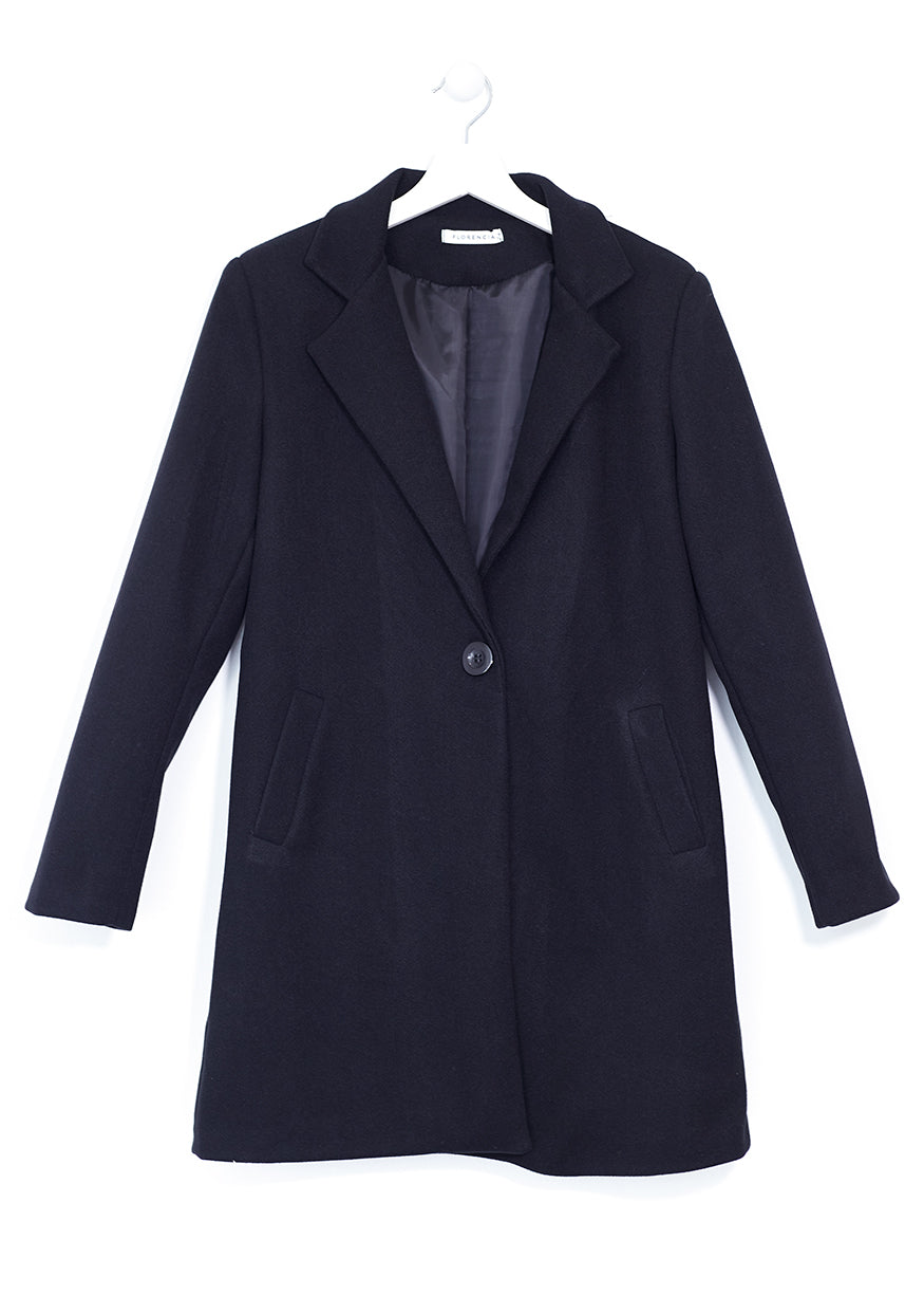 Straight coat with lapels